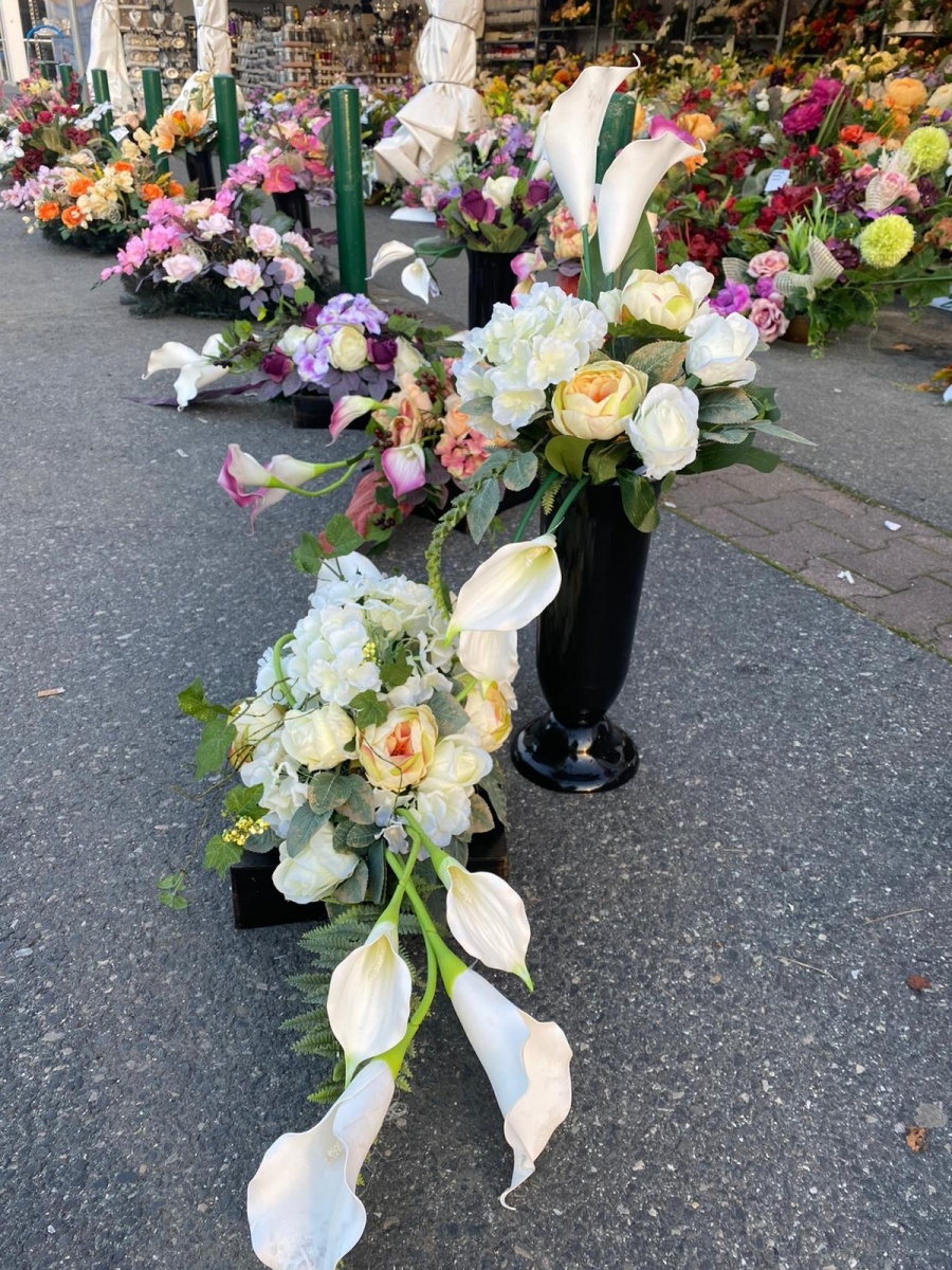 Zdjęcie w galerii na portalu naszraciborz.pl: Przy Auchan ruszył największy w mieście kiermasz przed Wszystkimi Świętymi wiadomości z regionu