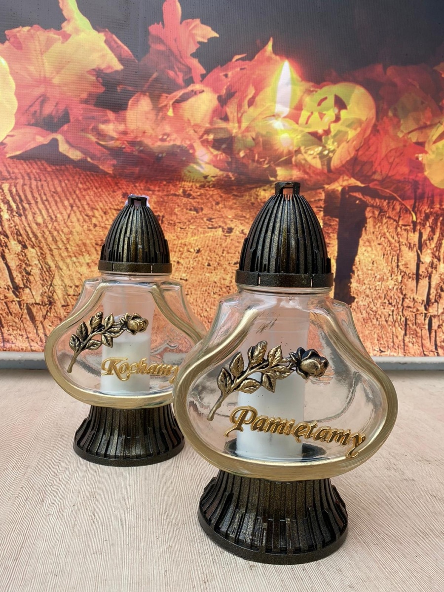 Zdjęcie w galerii na portalu naszraciborz.pl: Przy Auchan ruszył największy w mieście kiermasz przed Wszystkimi Świętymi wiadomości z regionu