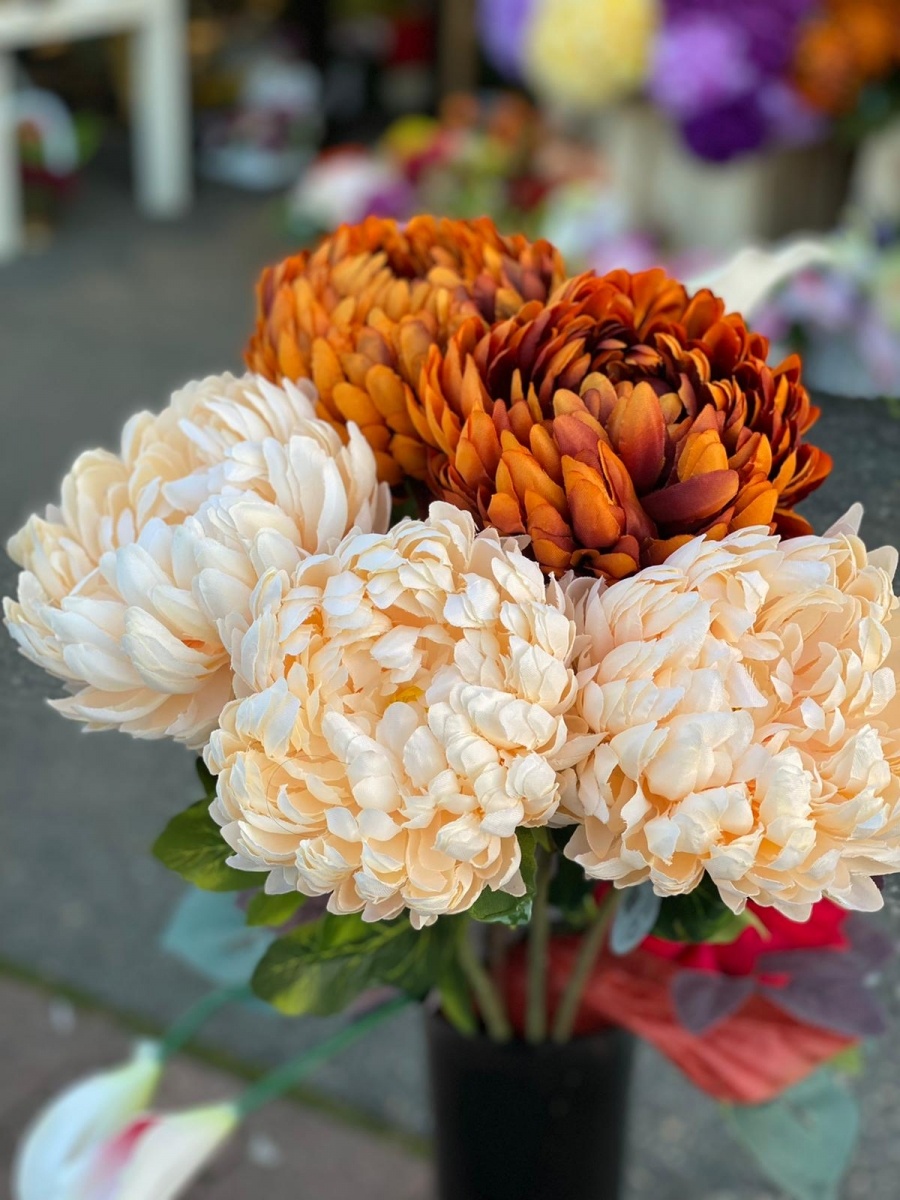 Zdjęcie w galerii na portalu naszraciborz.pl: Przy Auchan ruszył największy w mieście kiermasz przed Wszystkimi Świętymi wiadomości z regionu