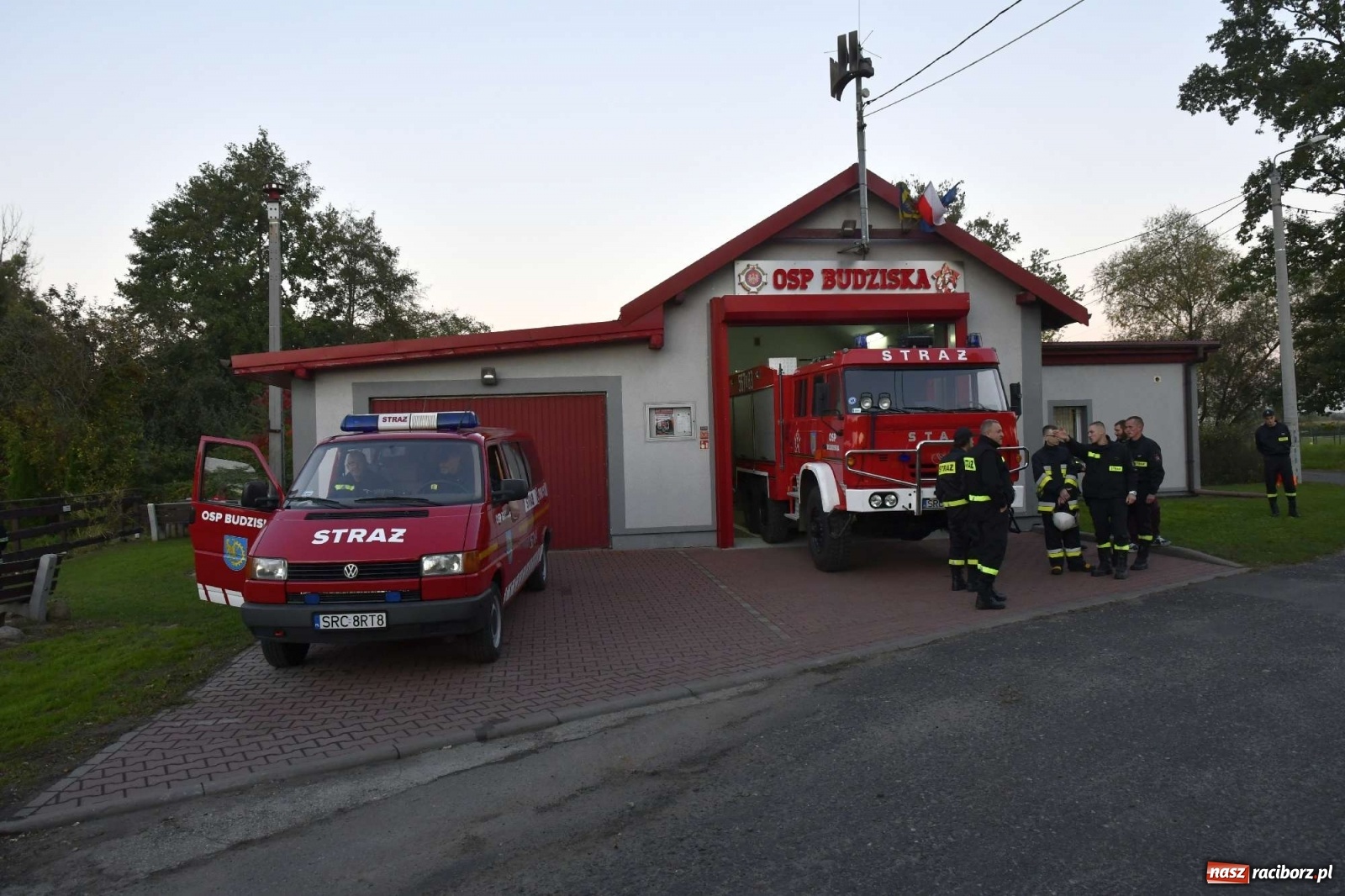 Zdjęcie w galerii na portalu naszraciborz.pl: Wielka feta w Budziskach. Pierwszy raz w historii wieś ma nowy wóz strażacki wiadomości z regionu