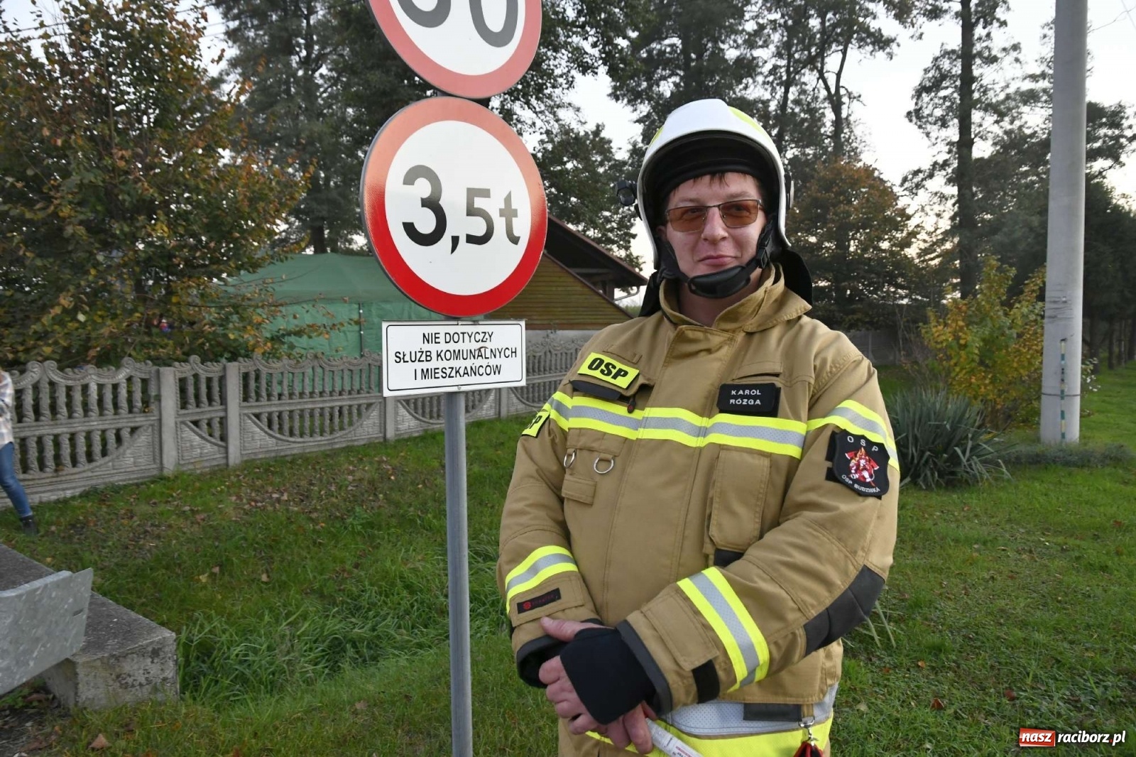 Zdjęcie w galerii na portalu naszraciborz.pl: Wielka feta w Budziskach. Pierwszy raz w historii wieś ma nowy wóz strażacki wiadomości z regionu