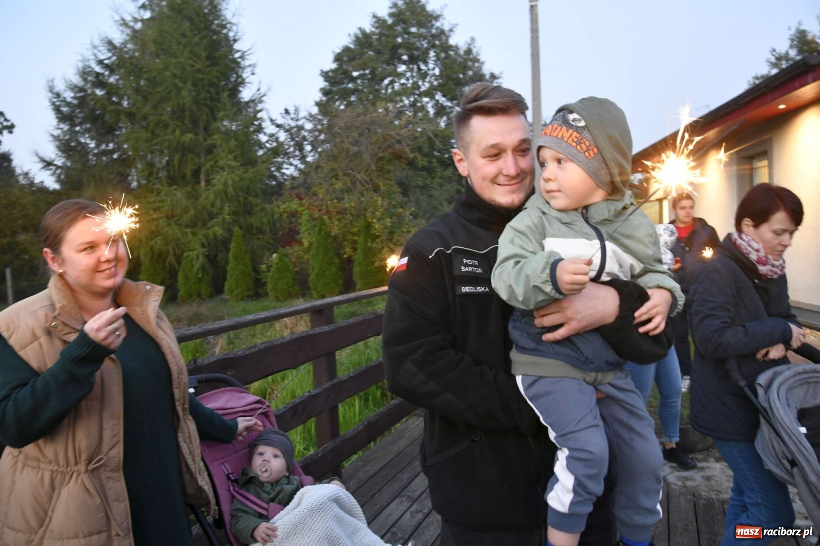 Zdjęcie w galerii na portalu naszraciborz.pl: Wielka feta w Budziskach. Pierwszy raz w historii wieś ma nowy wóz strażacki wiadomości z regionu