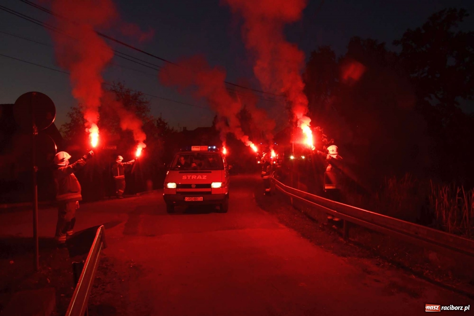 Zdjęcie w galerii na portalu naszraciborz.pl: Wielka feta w Budziskach. Pierwszy raz w historii wieś ma nowy wóz strażacki wiadomości z regionu