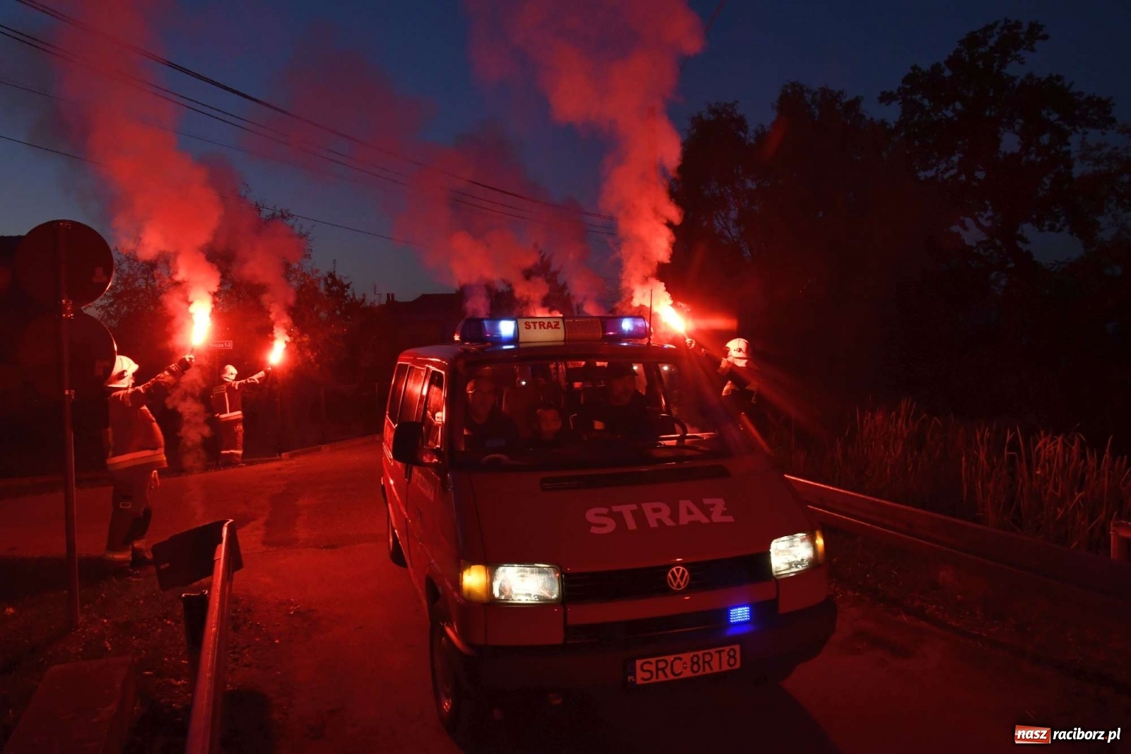 Zdjęcie w galerii na portalu naszraciborz.pl: Wielka feta w Budziskach. Pierwszy raz w historii wieś ma nowy wóz strażacki wiadomości z regionu