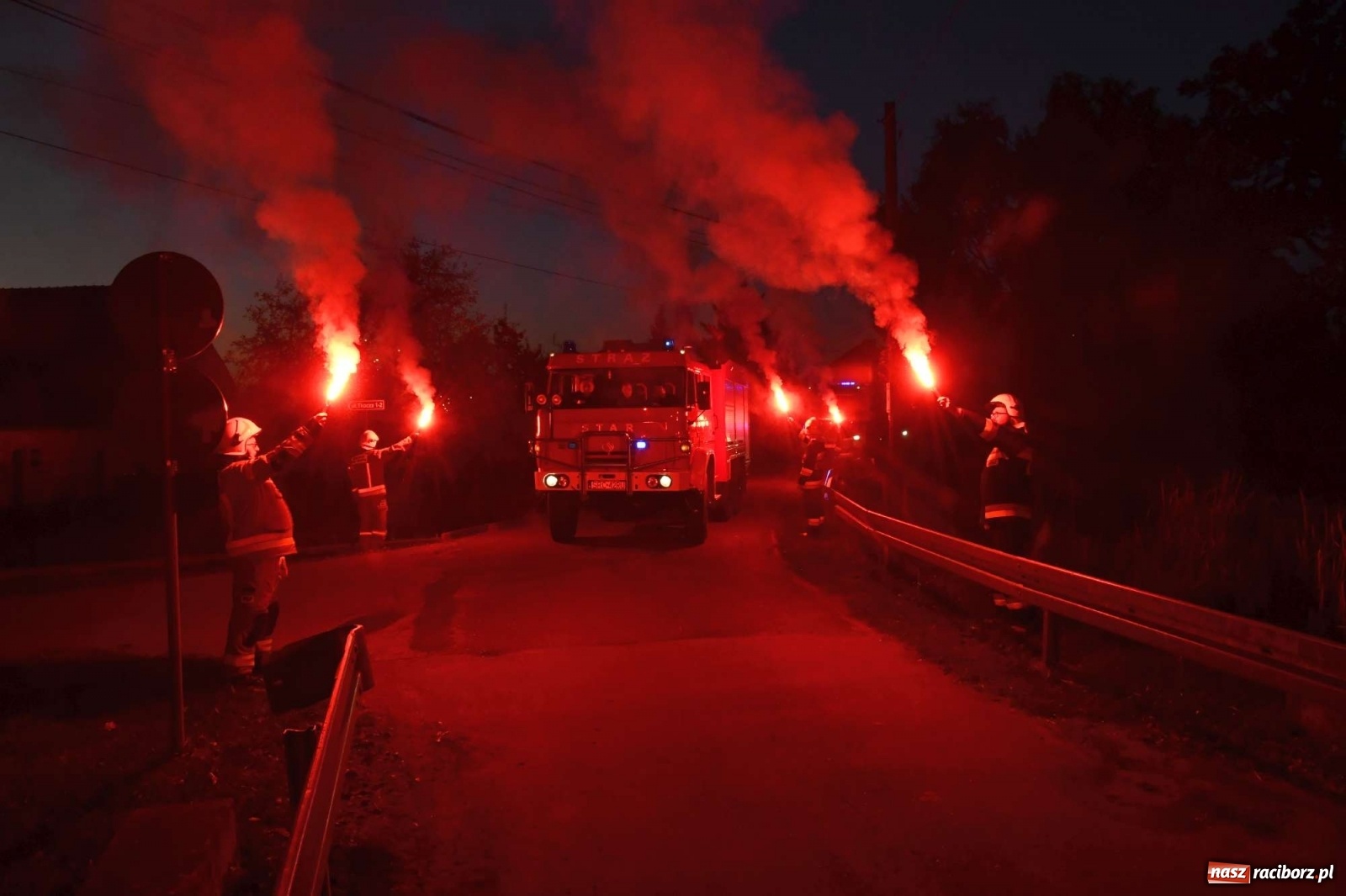 Zdjęcie w galerii na portalu naszraciborz.pl: Wielka feta w Budziskach. Pierwszy raz w historii wieś ma nowy wóz strażacki wiadomości z regionu