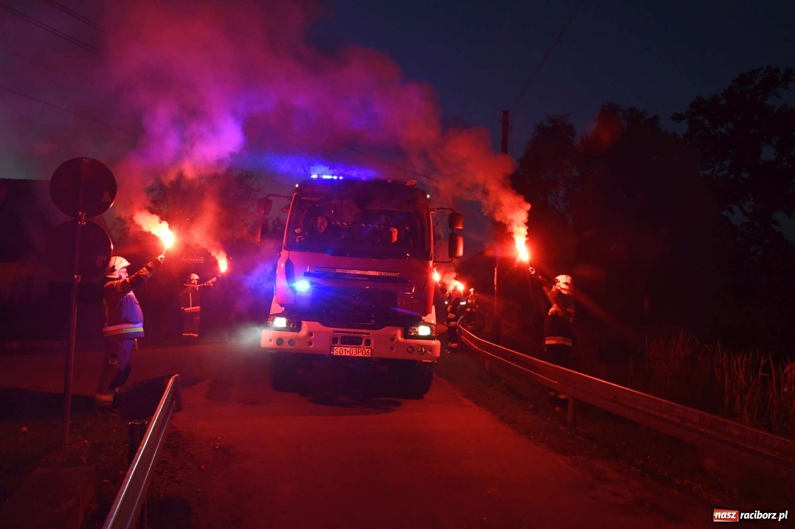 Zdjęcie w galerii na portalu naszraciborz.pl: Wielka feta w Budziskach. Pierwszy raz w historii wieś ma nowy wóz strażacki wiadomości z regionu