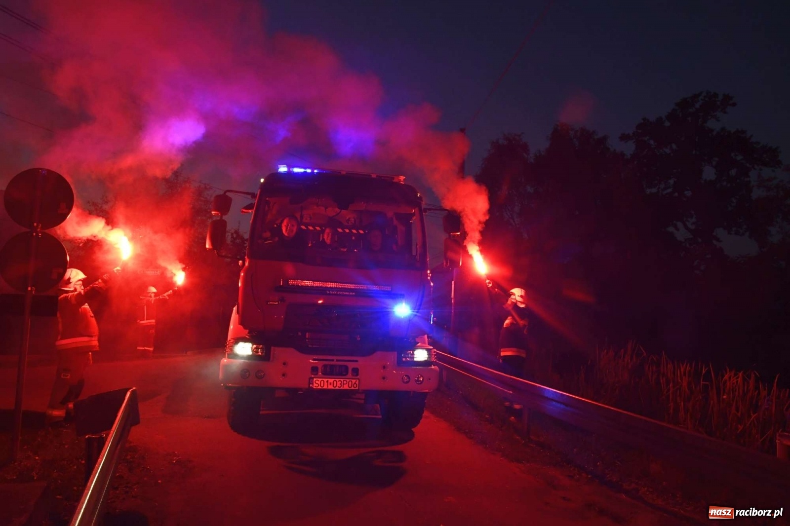 Zdjęcie w galerii na portalu naszraciborz.pl: Wielka feta w Budziskach. Pierwszy raz w historii wieś ma nowy wóz strażacki wiadomości z regionu