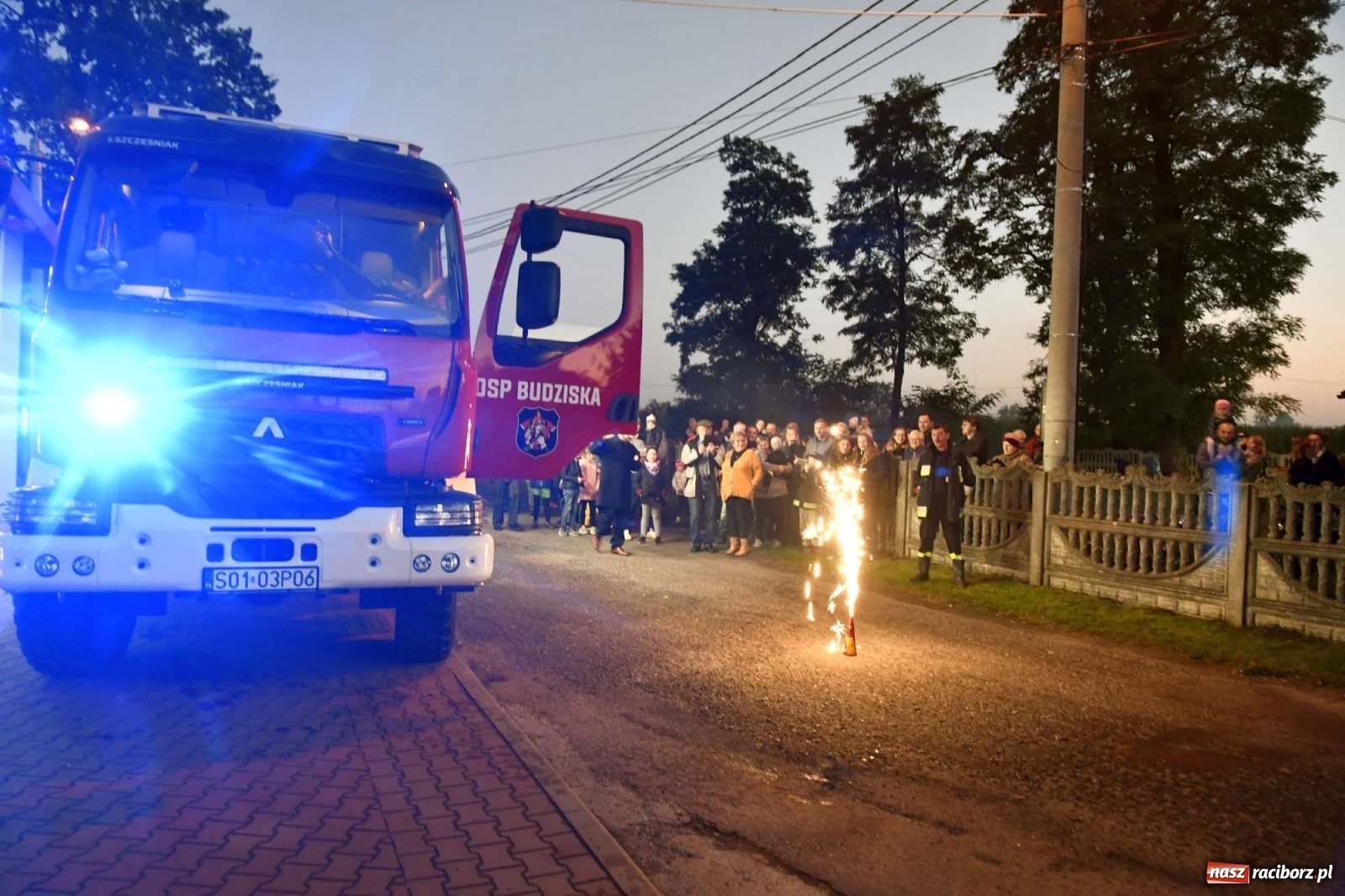 Zdjęcie w galerii na portalu naszraciborz.pl: Wielka feta w Budziskach. Pierwszy raz w historii wieś ma nowy wóz strażacki wiadomości z regionu