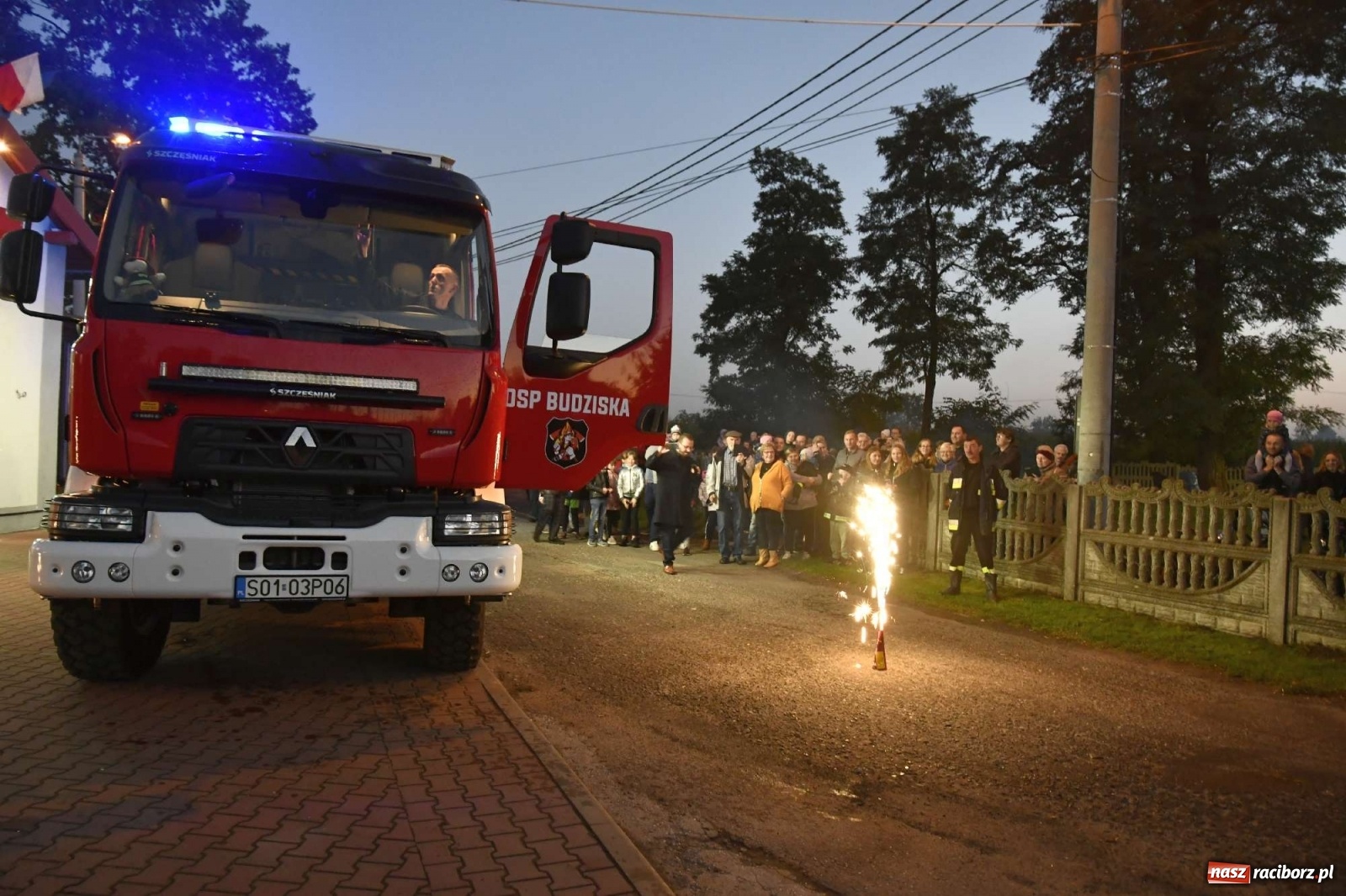 Zdjęcie w galerii na portalu naszraciborz.pl: Wielka feta w Budziskach. Pierwszy raz w historii wieś ma nowy wóz strażacki wiadomości z regionu