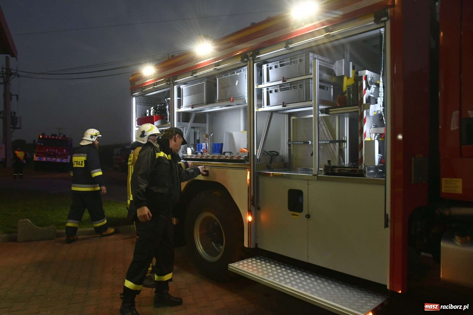 Zdjęcie w galerii na portalu naszraciborz.pl: Wielka feta w Budziskach. Pierwszy raz w historii wieś ma nowy wóz strażacki wiadomości z regionu