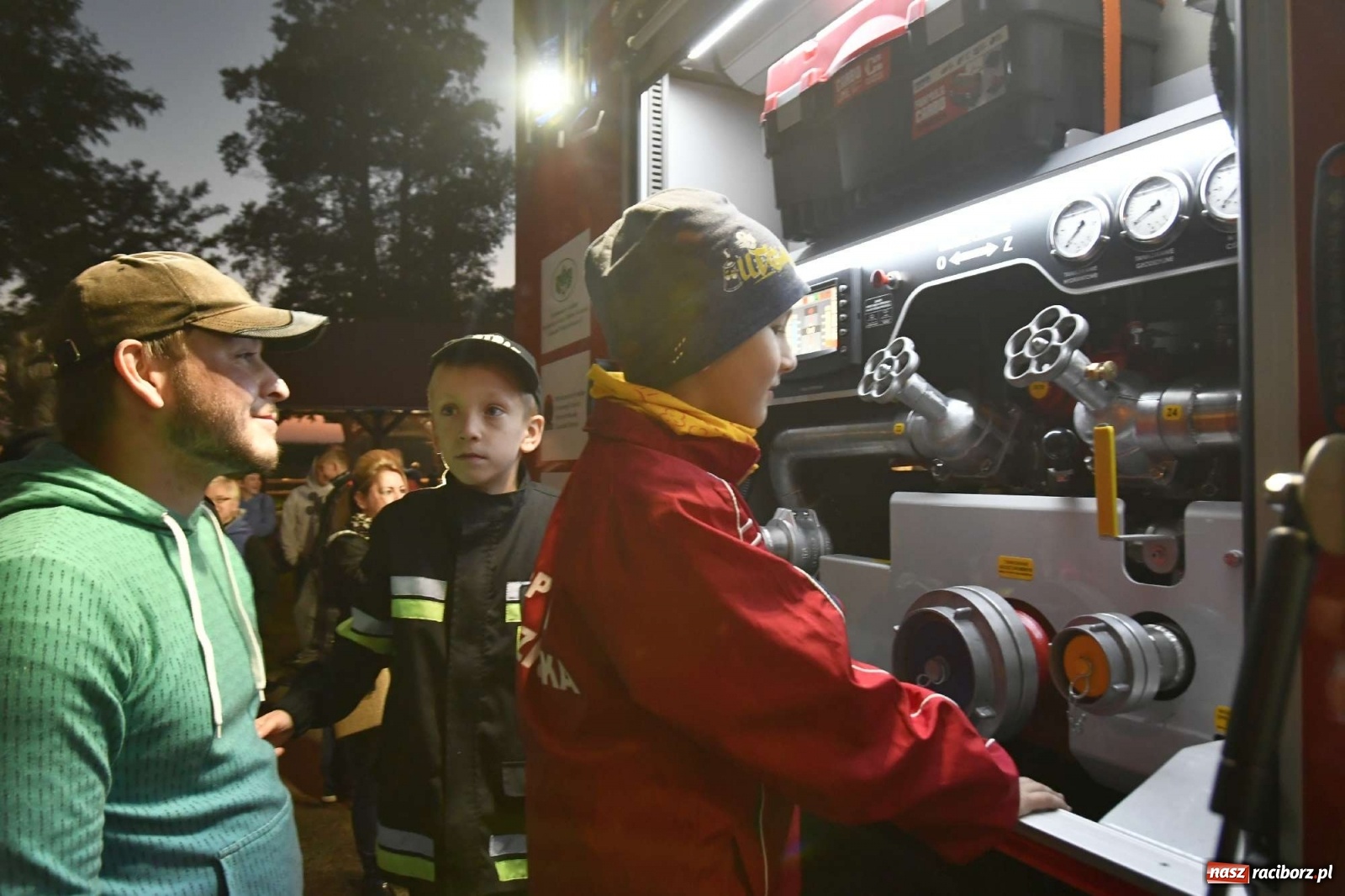 Zdjęcie w galerii na portalu naszraciborz.pl: Wielka feta w Budziskach. Pierwszy raz w historii wieś ma nowy wóz strażacki wiadomości z regionu
