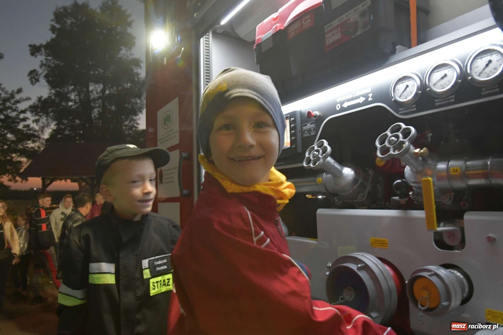 Zdjęcie w galerii na portalu naszraciborz.pl: Wielka feta w Budziskach. Pierwszy raz w historii wieś ma nowy wóz strażacki wiadomości z regionu