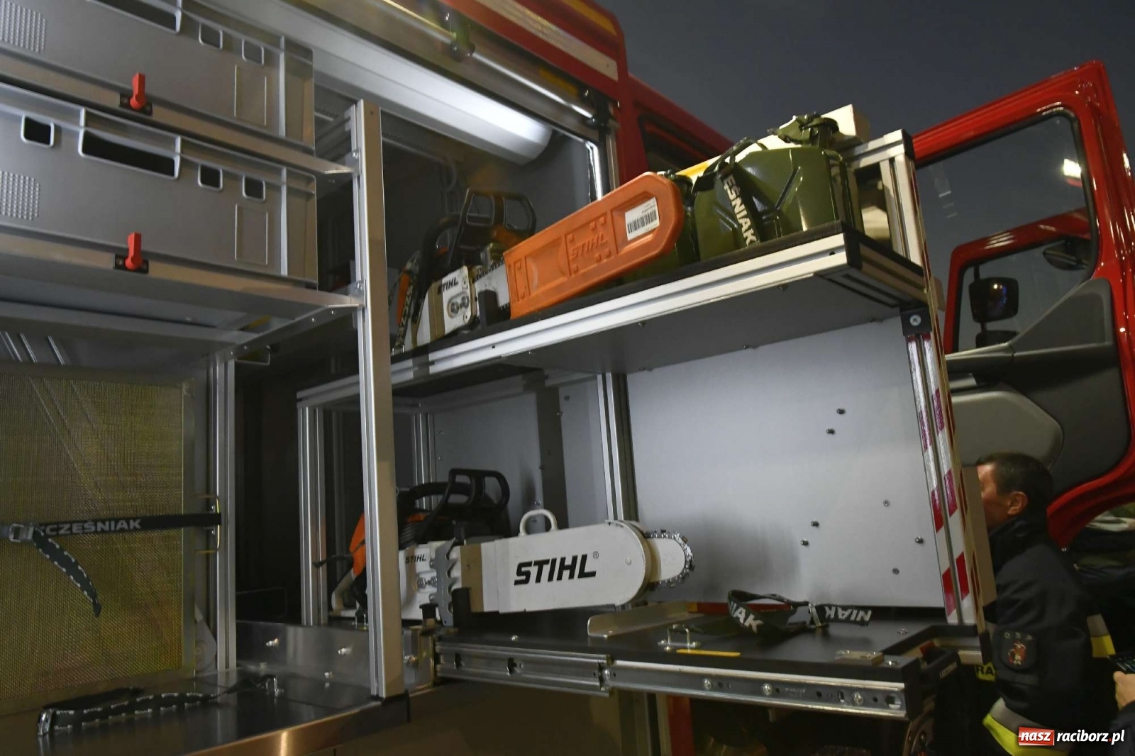 Zdjęcie w galerii na portalu naszraciborz.pl: Wielka feta w Budziskach. Pierwszy raz w historii wieś ma nowy wóz strażacki wiadomości z regionu