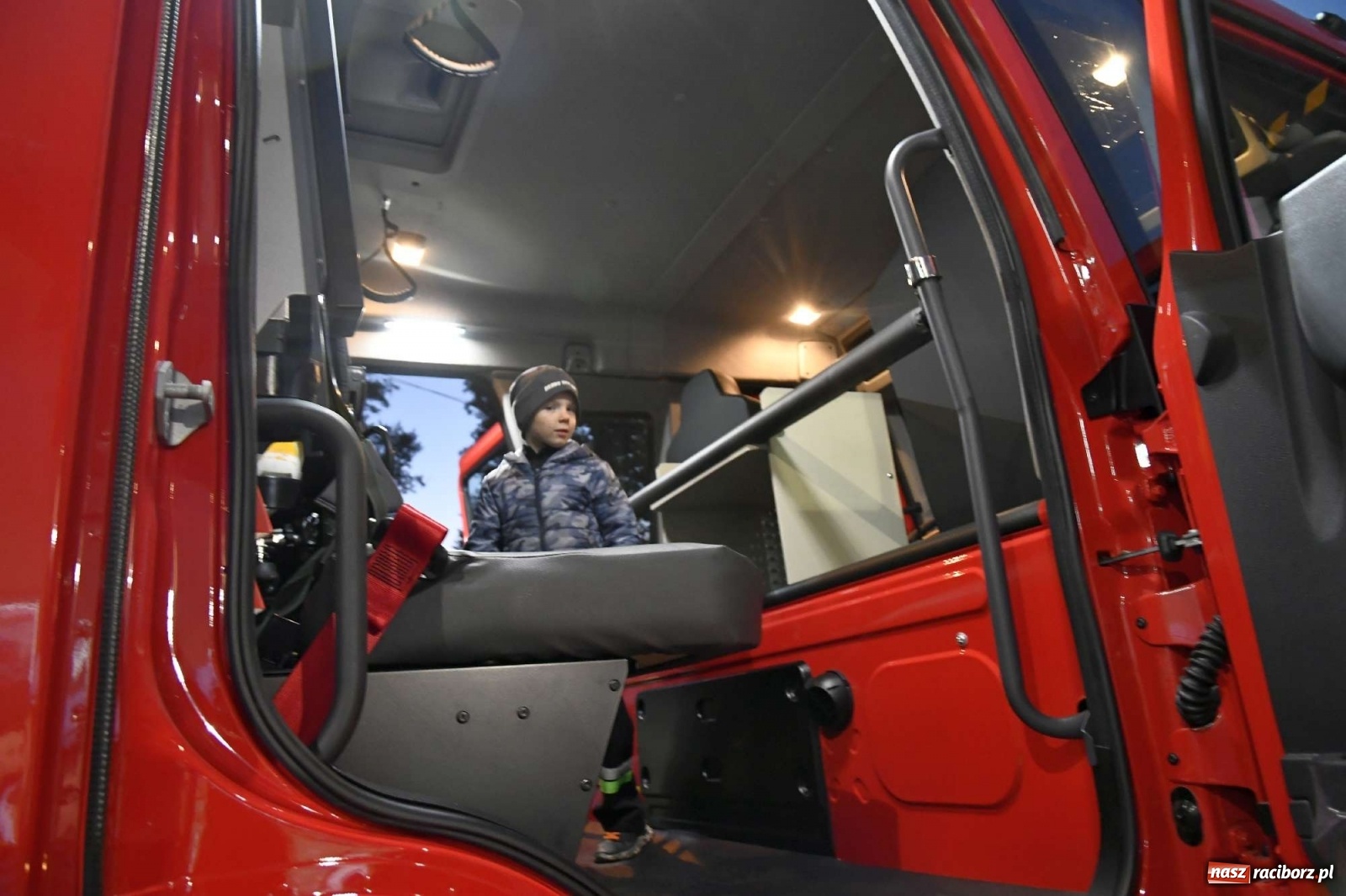 Zdjęcie w galerii na portalu naszraciborz.pl: Wielka feta w Budziskach. Pierwszy raz w historii wieś ma nowy wóz strażacki wiadomości z regionu