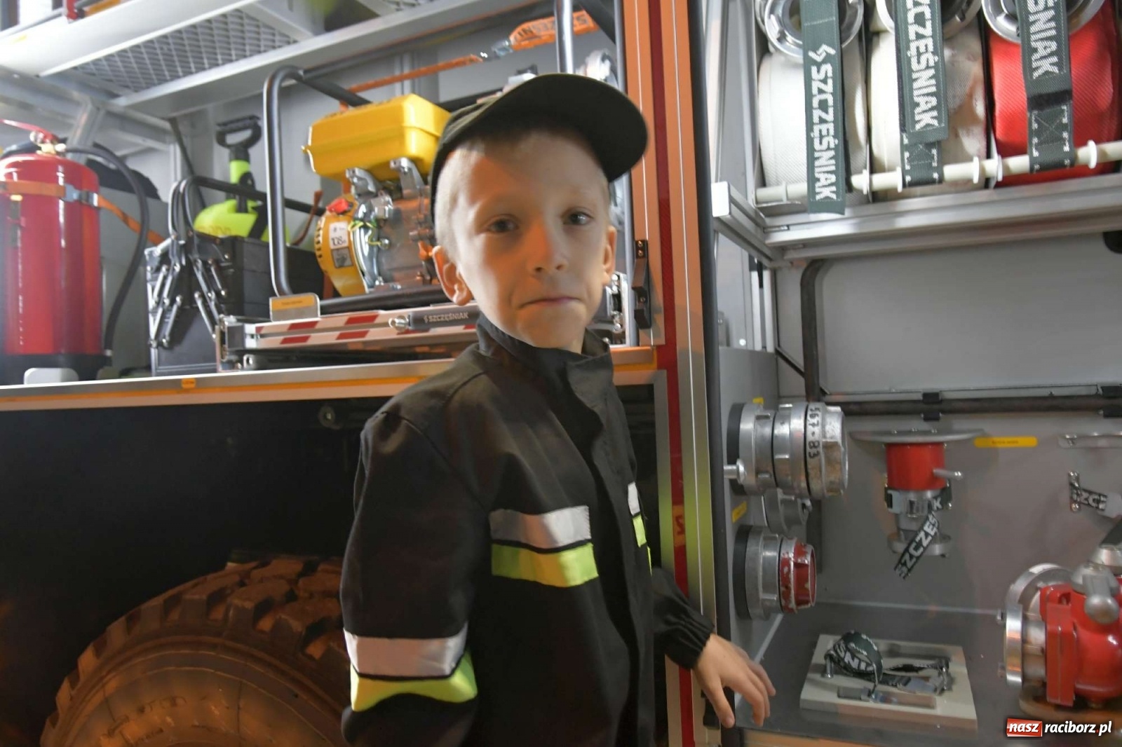 Zdjęcie w galerii na portalu naszraciborz.pl: Wielka feta w Budziskach. Pierwszy raz w historii wieś ma nowy wóz strażacki wiadomości z regionu