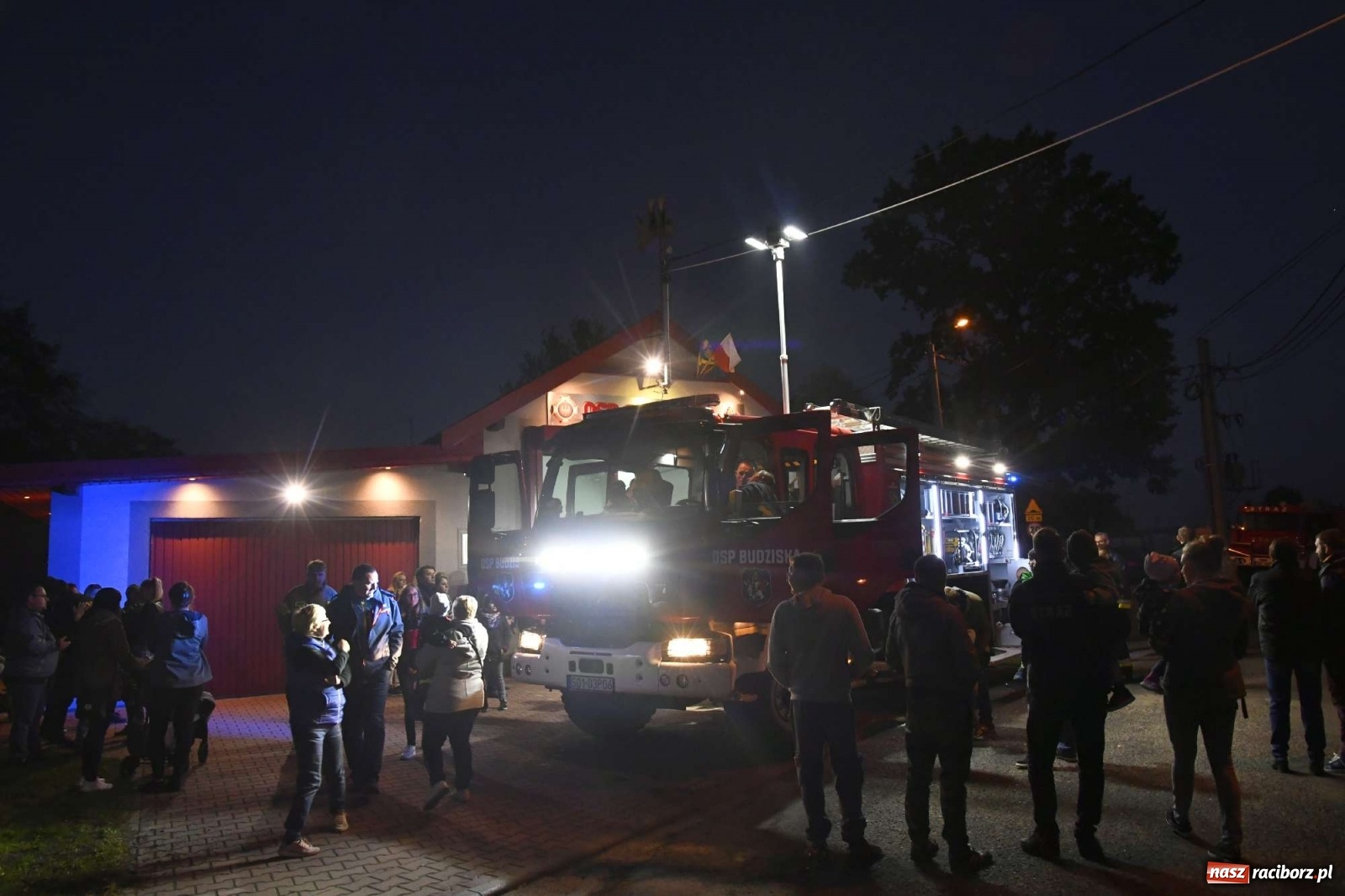 Zdjęcie w galerii na portalu naszraciborz.pl: Wielka feta w Budziskach. Pierwszy raz w historii wieś ma nowy wóz strażacki wiadomości z regionu