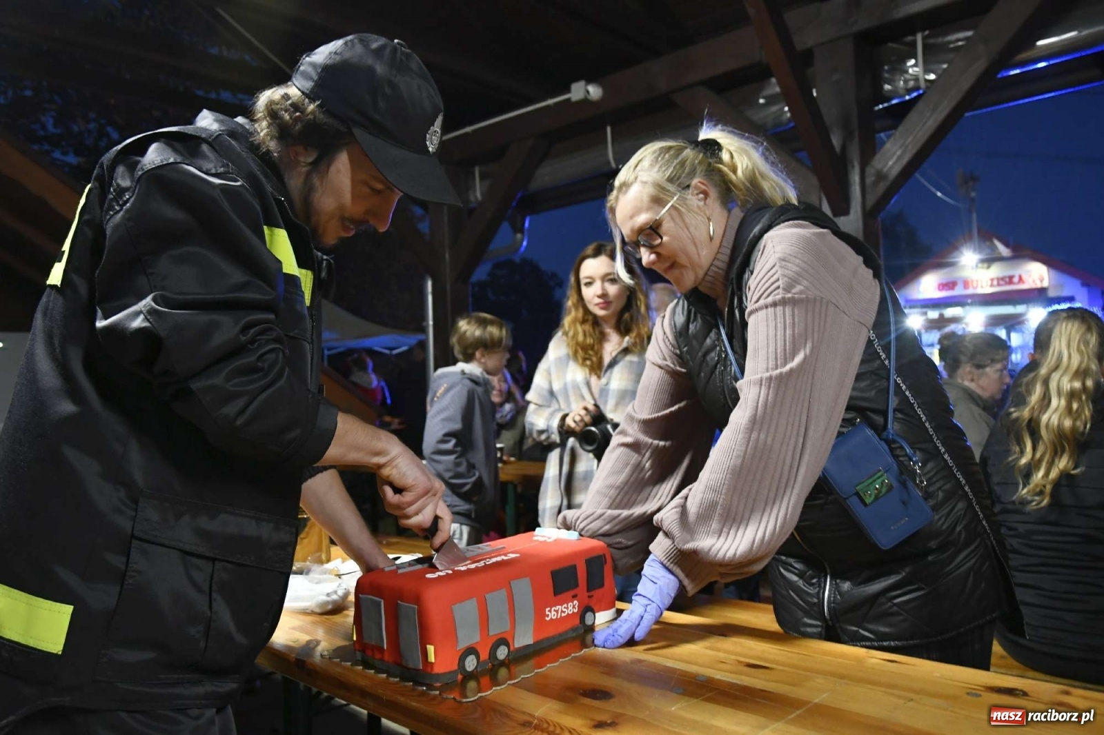 Zdjęcie w galerii na portalu naszraciborz.pl: Wielka feta w Budziskach. Pierwszy raz w historii wieś ma nowy wóz strażacki wiadomości z regionu