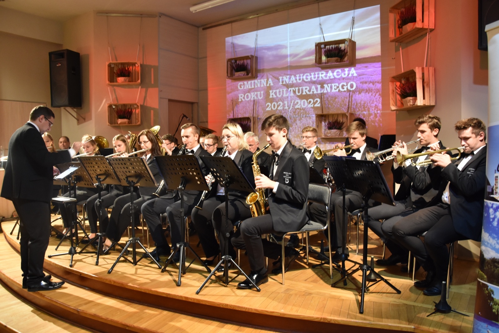 Zdjęcie w galerii na portalu naszraciborz.pl: Gmina Krzyżanowice weszła w nowy rok kulturalny. Wójt wręczył nagrody wiadomości z regionu