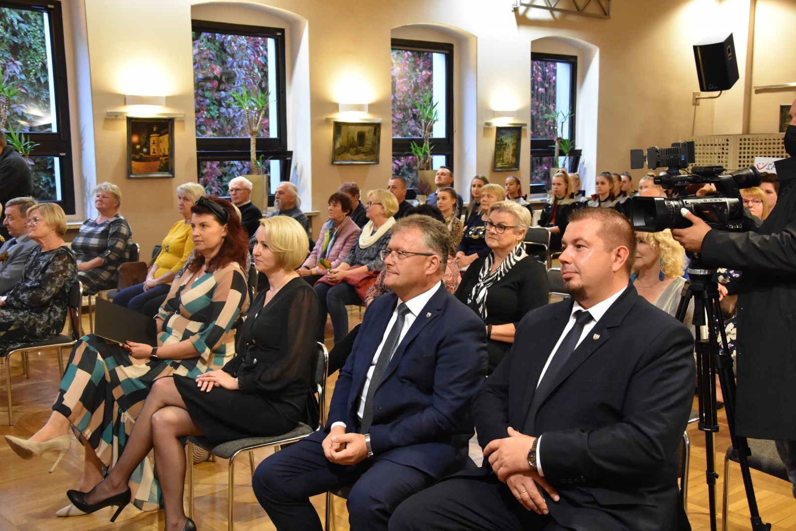 Zdjęcie w galerii na portalu naszraciborz.pl: Gmina Krzyżanowice weszła w nowy rok kulturalny. Wójt wręczył nagrody wiadomości z regionu