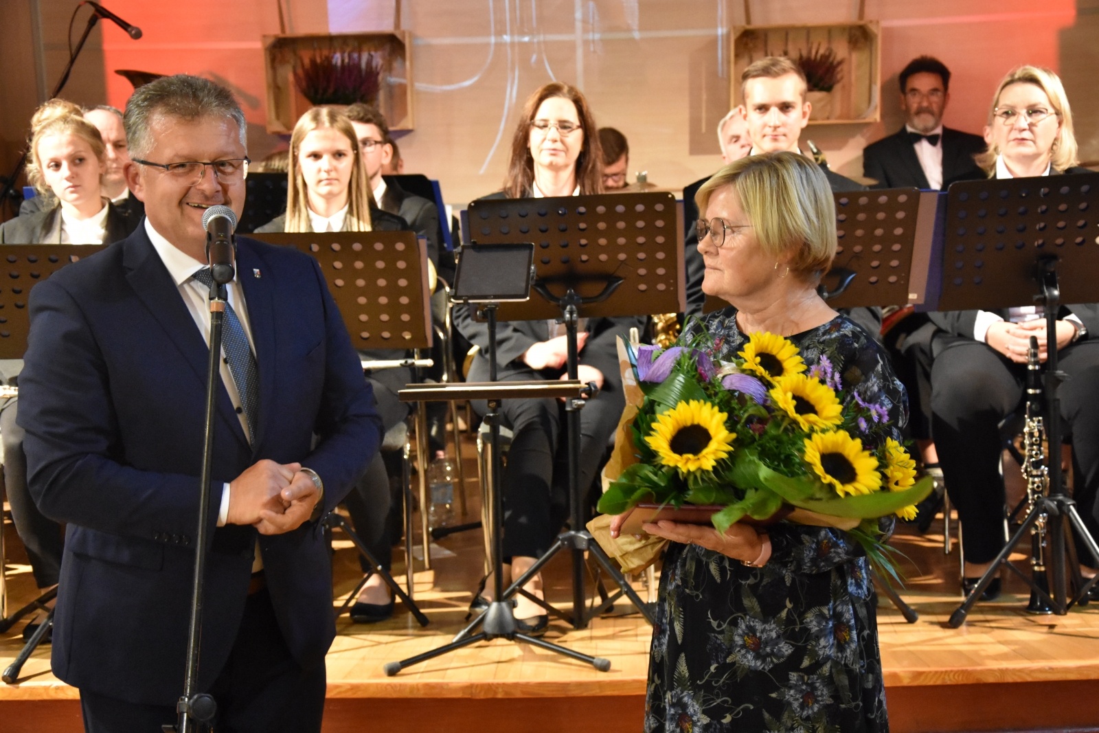 Zdjęcie w galerii na portalu naszraciborz.pl: Gmina Krzyżanowice weszła w nowy rok kulturalny. Wójt wręczył nagrody wiadomości z regionu