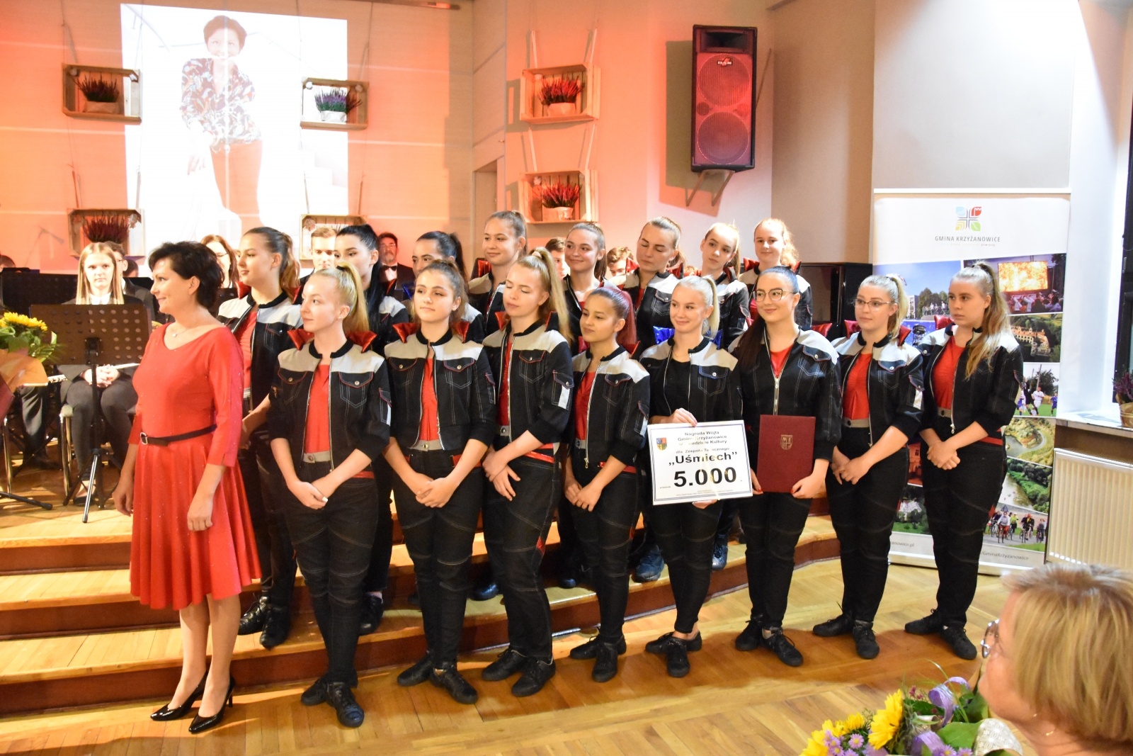 Zdjęcie w galerii na portalu naszraciborz.pl: Gmina Krzyżanowice weszła w nowy rok kulturalny. Wójt wręczył nagrody wiadomości z regionu