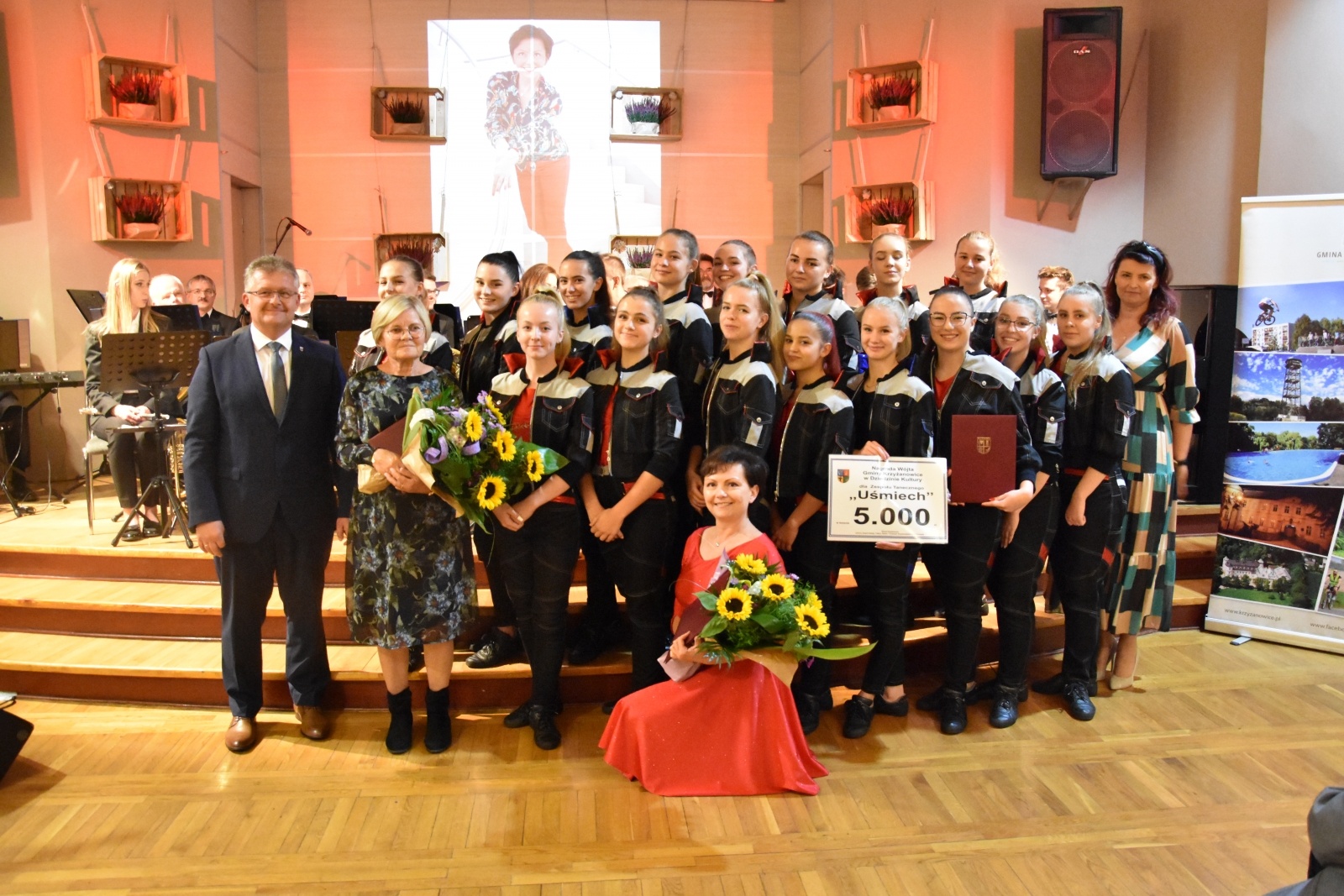 Zdjęcie w galerii na portalu naszraciborz.pl: Gmina Krzyżanowice weszła w nowy rok kulturalny. Wójt wręczył nagrody wiadomości z regionu