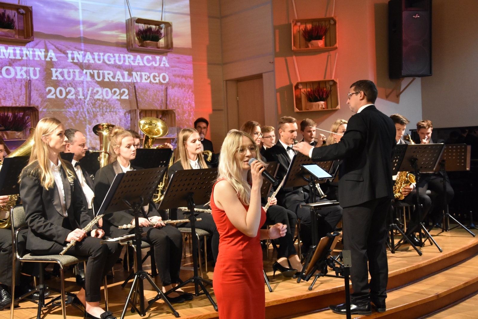 Zdjęcie w galerii na portalu naszraciborz.pl: Gmina Krzyżanowice weszła w nowy rok kulturalny. Wójt wręczył nagrody wiadomości z regionu