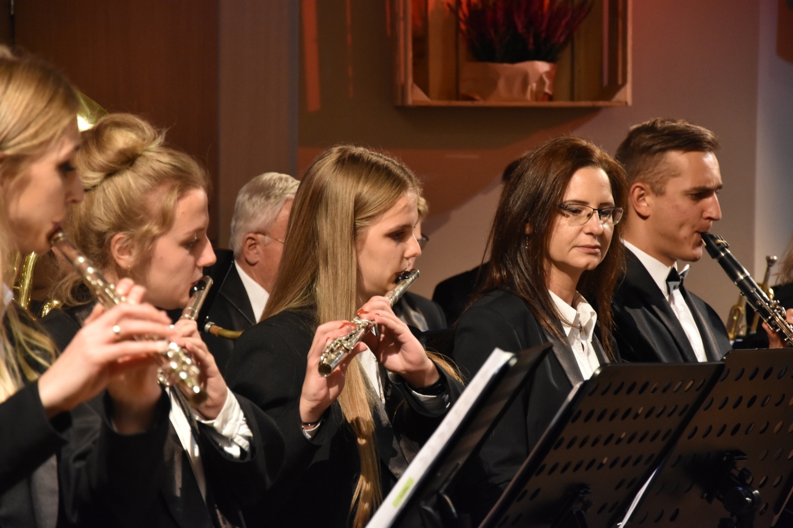Zdjęcie w galerii na portalu naszraciborz.pl: Gmina Krzyżanowice weszła w nowy rok kulturalny. Wójt wręczył nagrody wiadomości z regionu