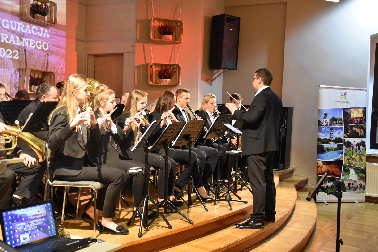 Zdjęcie w galerii na portalu naszraciborz.pl: Gmina Krzyżanowice weszła w nowy rok kulturalny. Wójt wręczył nagrody wiadomości z regionu