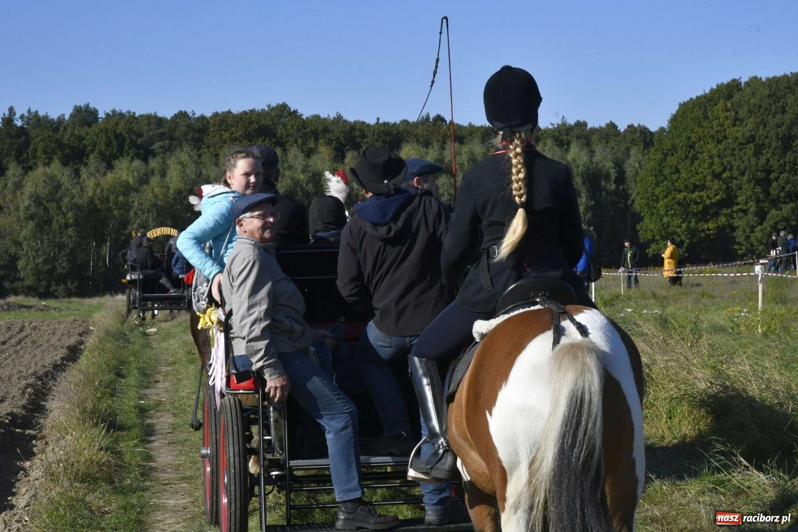 Zdjęcie w galerii na portalu naszraciborz.pl: Kornowacki piknik świętego Huberta [FOTO i WIDEO] wiadomości z regionu