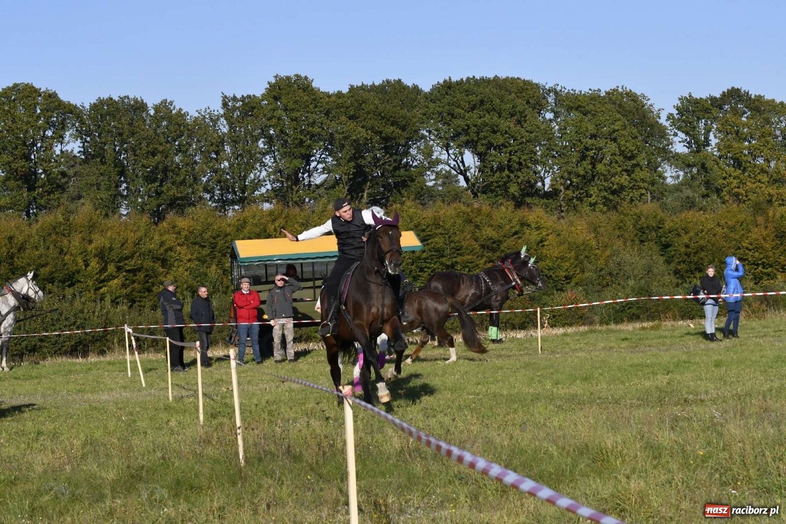 Zdjęcie w galerii na portalu naszraciborz.pl: Kornowacki piknik świętego Huberta [FOTO i WIDEO] wiadomości z regionu