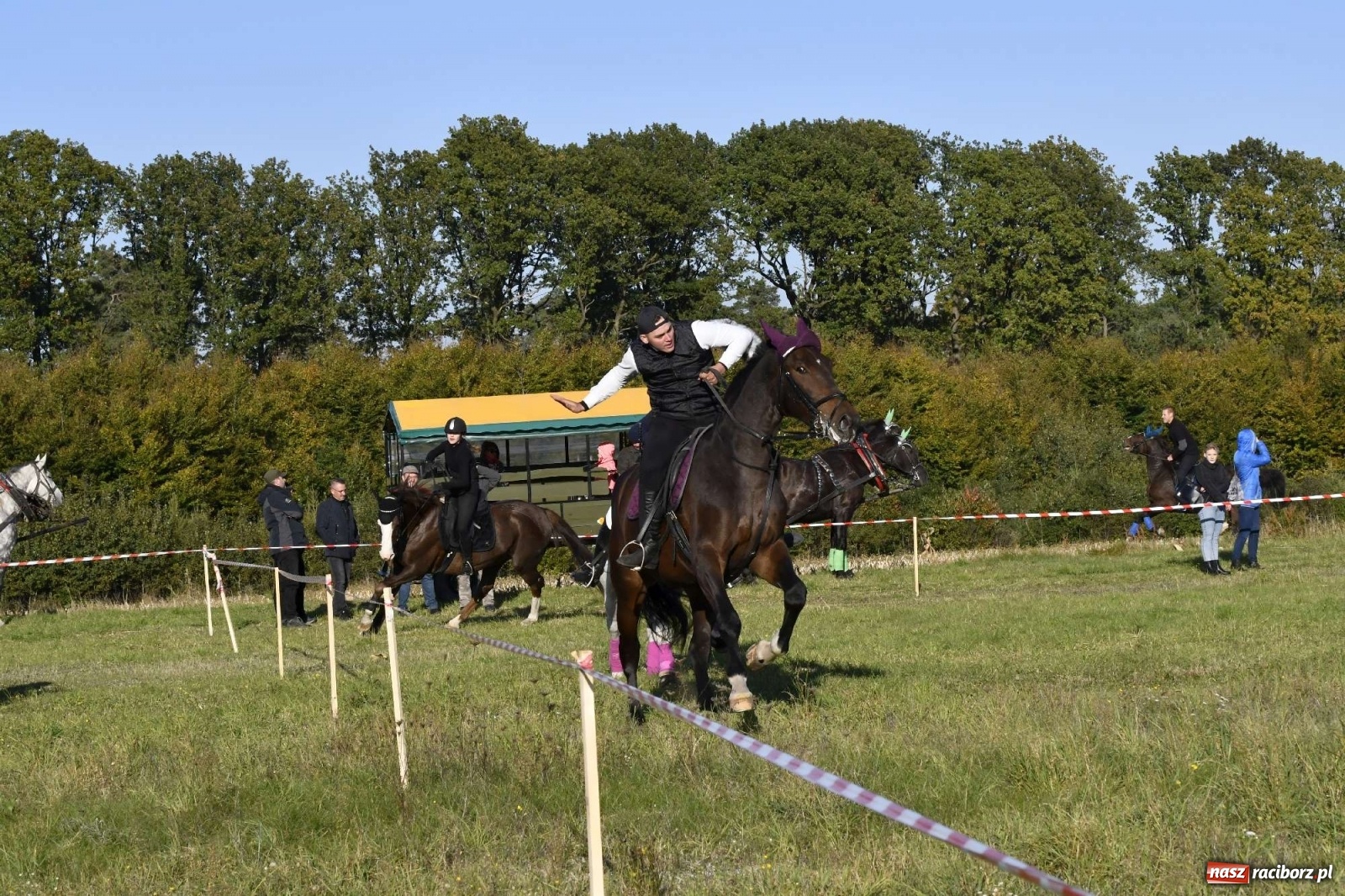 Zdjęcie w galerii na portalu naszraciborz.pl: Kornowacki piknik świętego Huberta [FOTO i WIDEO] wiadomości z regionu