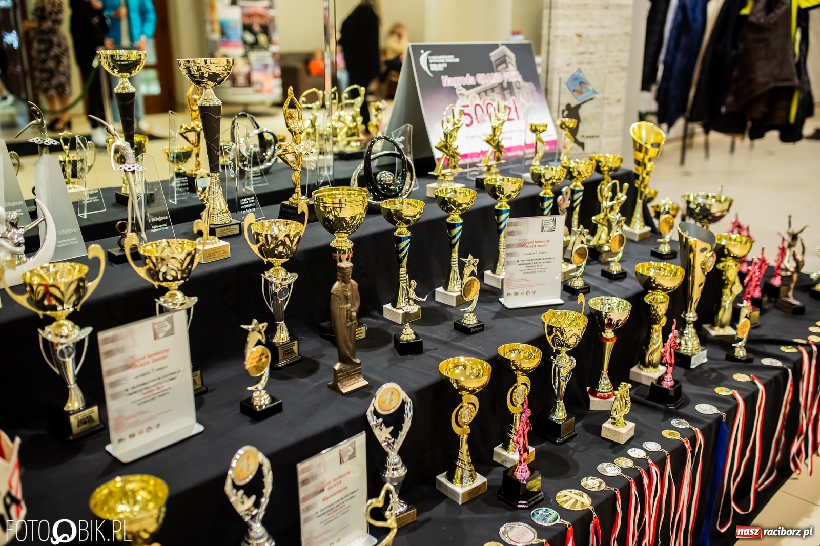 Zdjęcie w galerii na portalu naszraciborz.pl: Jubileuszowa gala zespołu tanecznego Skaza w Raciborskim Centrum Kultury wiadomości z regionu