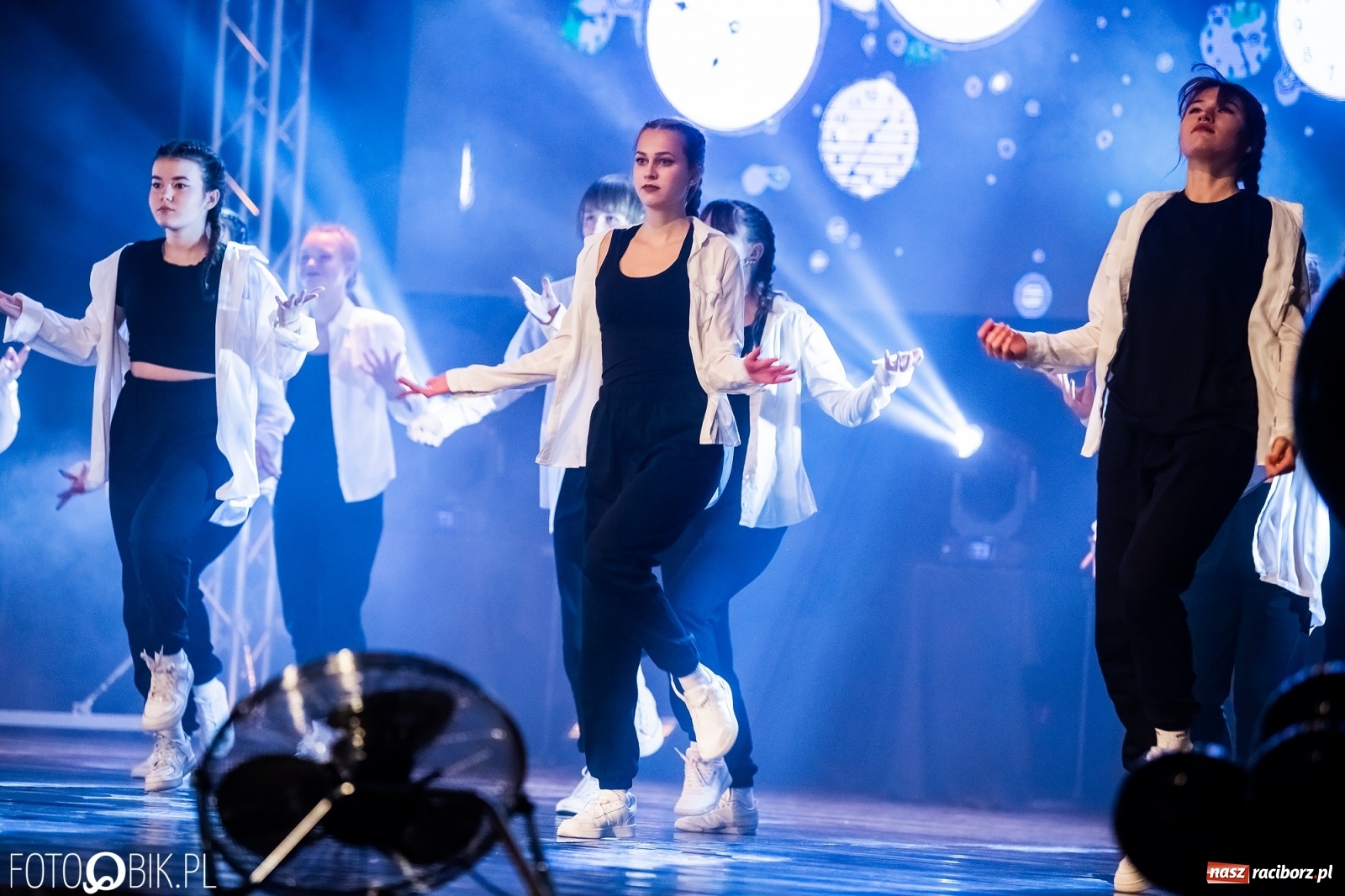 Zdjęcie w galerii na portalu naszraciborz.pl: Jubileuszowa gala zespołu tanecznego Skaza w Raciborskim Centrum Kultury wiadomości z regionu