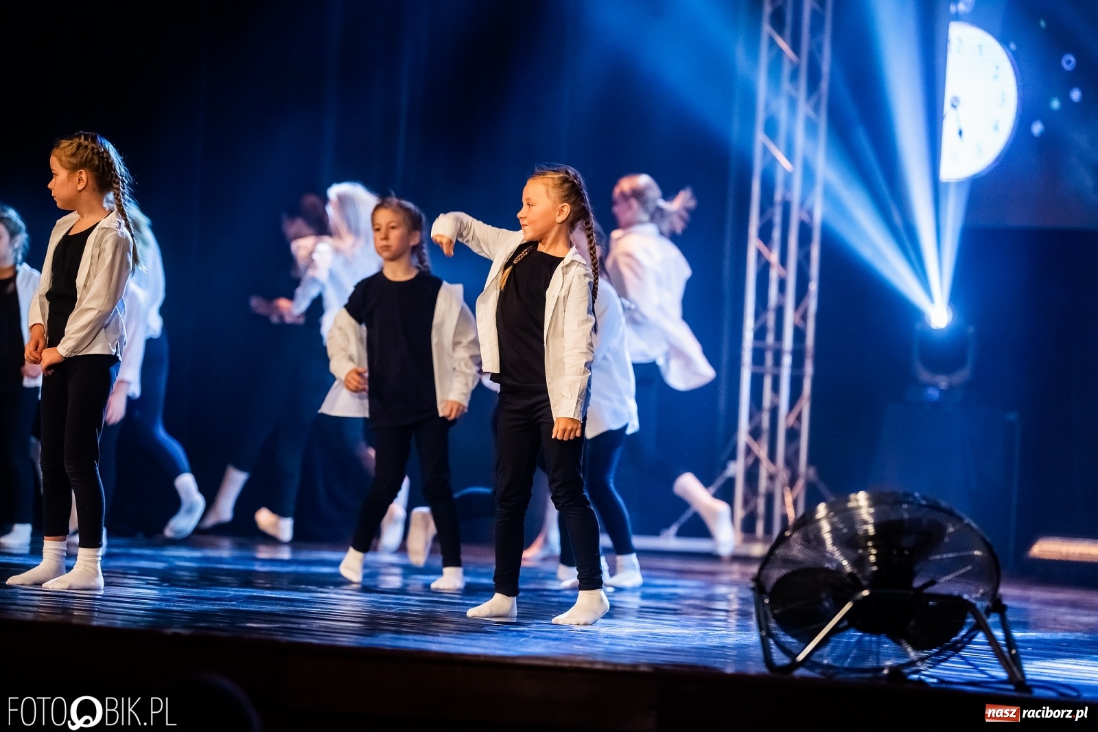 Zdjęcie w galerii na portalu naszraciborz.pl: Jubileuszowa gala zespołu tanecznego Skaza w Raciborskim Centrum Kultury wiadomości z regionu