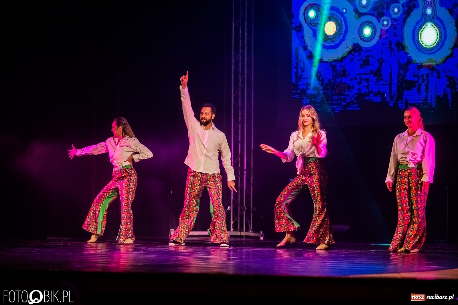 Zdjęcie w galerii na portalu naszraciborz.pl: Jubileuszowa gala zespołu tanecznego Skaza w Raciborskim Centrum Kultury wiadomości z regionu