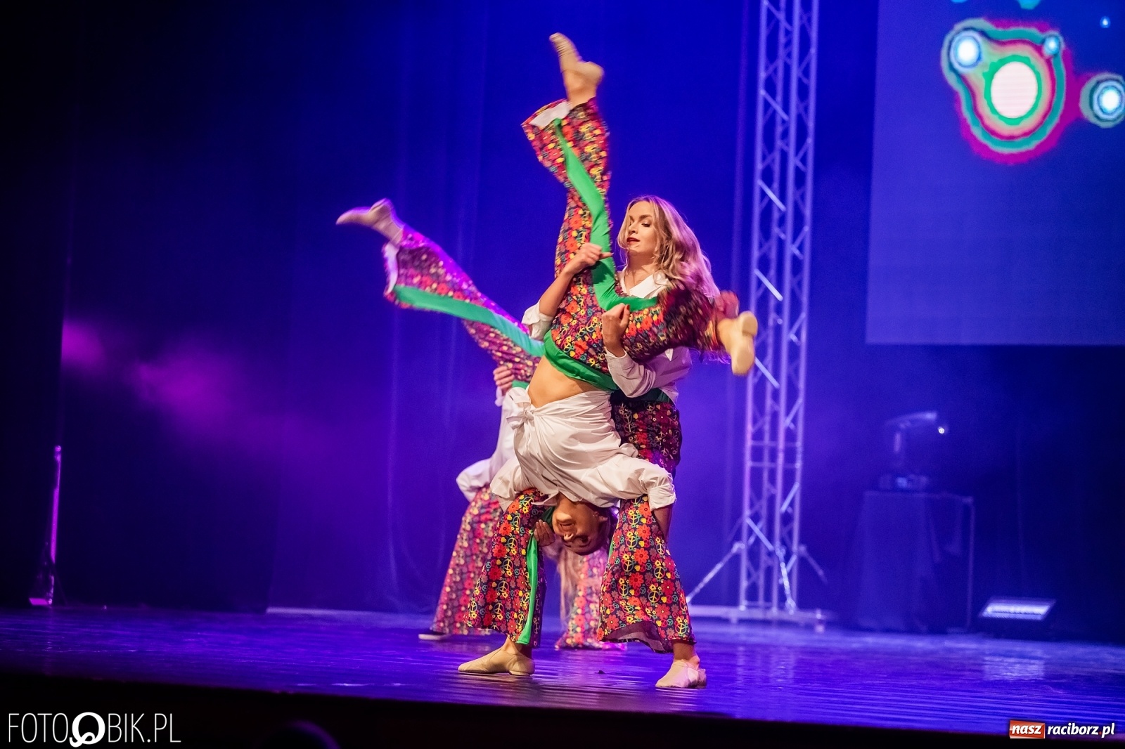 Zdjęcie w galerii na portalu naszraciborz.pl: Jubileuszowa gala zespołu tanecznego Skaza w Raciborskim Centrum Kultury wiadomości z regionu