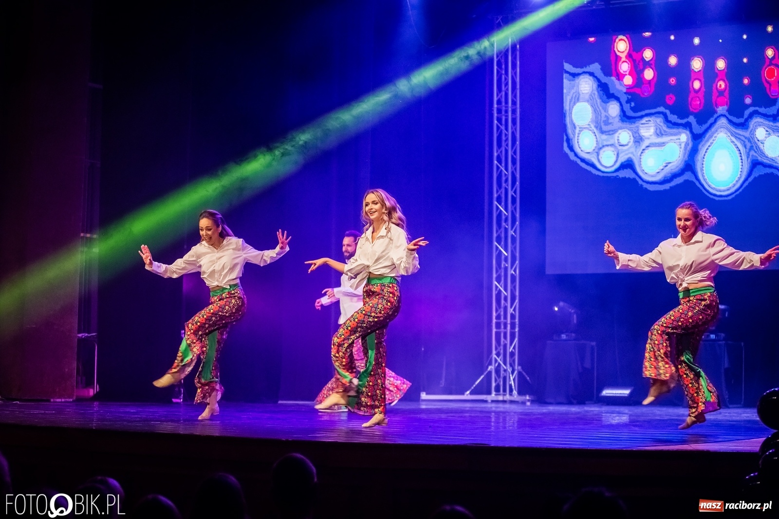 Zdjęcie w galerii na portalu naszraciborz.pl: Jubileuszowa gala zespołu tanecznego Skaza w Raciborskim Centrum Kultury wiadomości z regionu