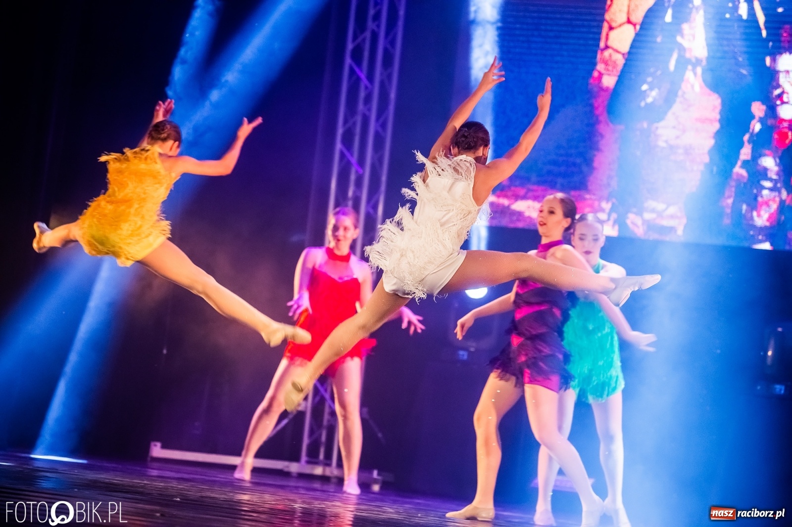 Zdjęcie w galerii na portalu naszraciborz.pl: Jubileuszowa gala zespołu tanecznego Skaza w Raciborskim Centrum Kultury wiadomości z regionu