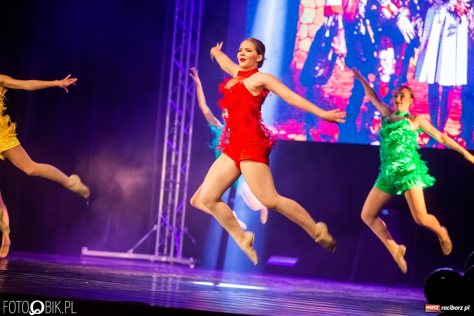 Zdjęcie w galerii na portalu naszraciborz.pl: Jubileuszowa gala zespołu tanecznego Skaza w Raciborskim Centrum Kultury wiadomości z regionu