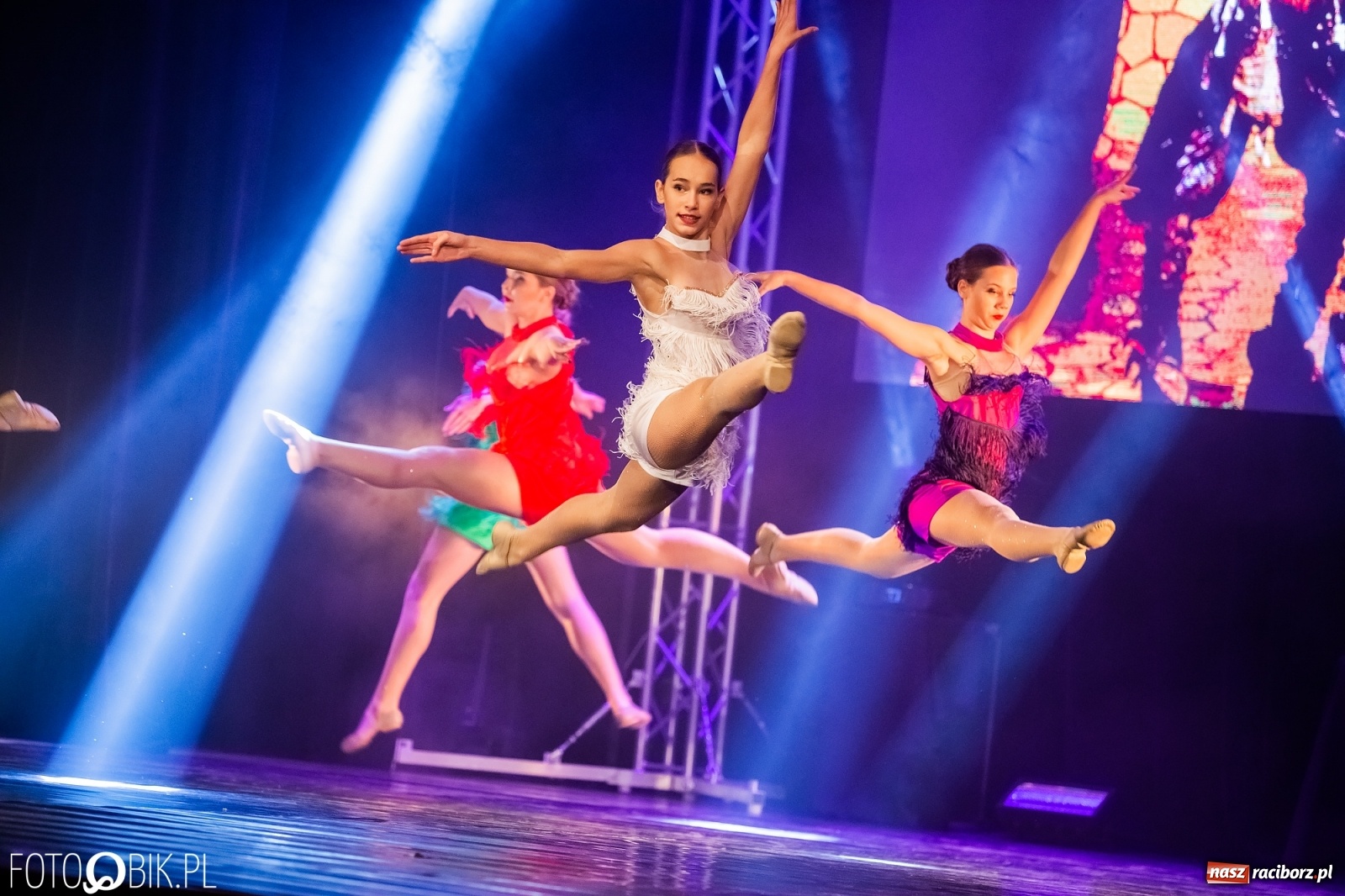 Zdjęcie w galerii na portalu naszraciborz.pl: Jubileuszowa gala zespołu tanecznego Skaza w Raciborskim Centrum Kultury wiadomości z regionu