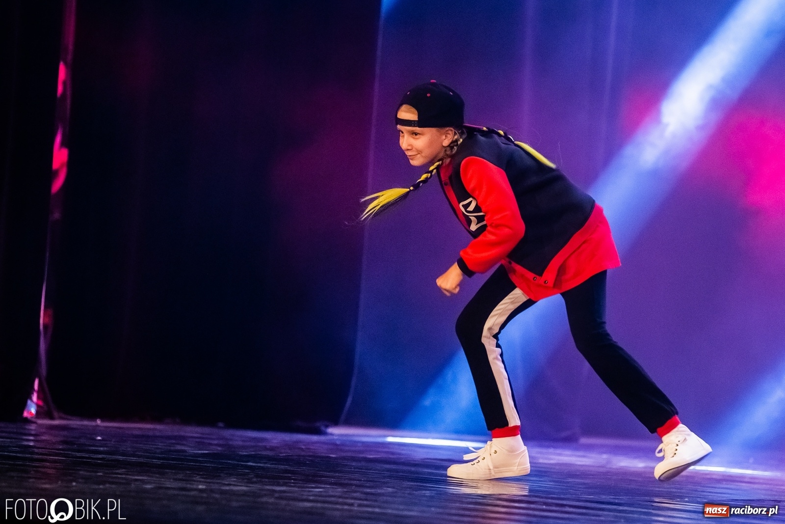 Zdjęcie w galerii na portalu naszraciborz.pl: Jubileuszowa gala zespołu tanecznego Skaza w Raciborskim Centrum Kultury wiadomości z regionu