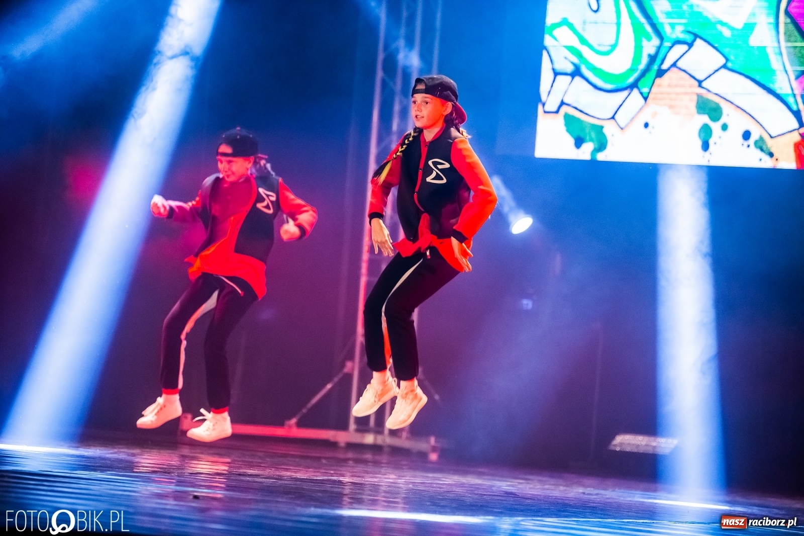 Zdjęcie w galerii na portalu naszraciborz.pl: Jubileuszowa gala zespołu tanecznego Skaza w Raciborskim Centrum Kultury wiadomości z regionu