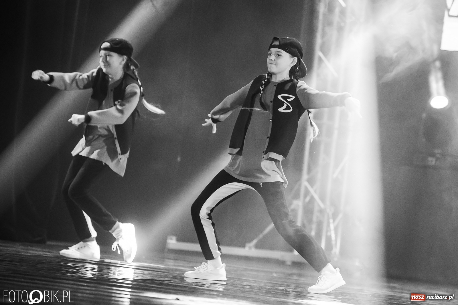 Zdjęcie w galerii na portalu naszraciborz.pl: Jubileuszowa gala zespołu tanecznego Skaza w Raciborskim Centrum Kultury wiadomości z regionu