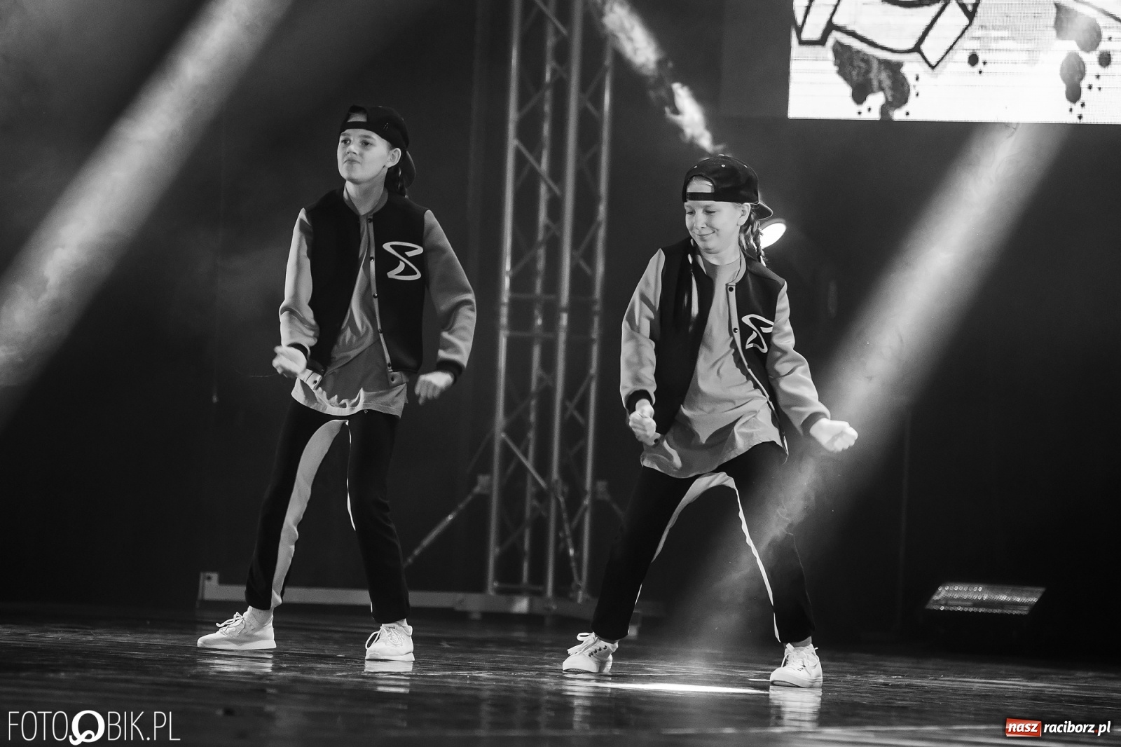 Zdjęcie w galerii na portalu naszraciborz.pl: Jubileuszowa gala zespołu tanecznego Skaza w Raciborskim Centrum Kultury wiadomości z regionu