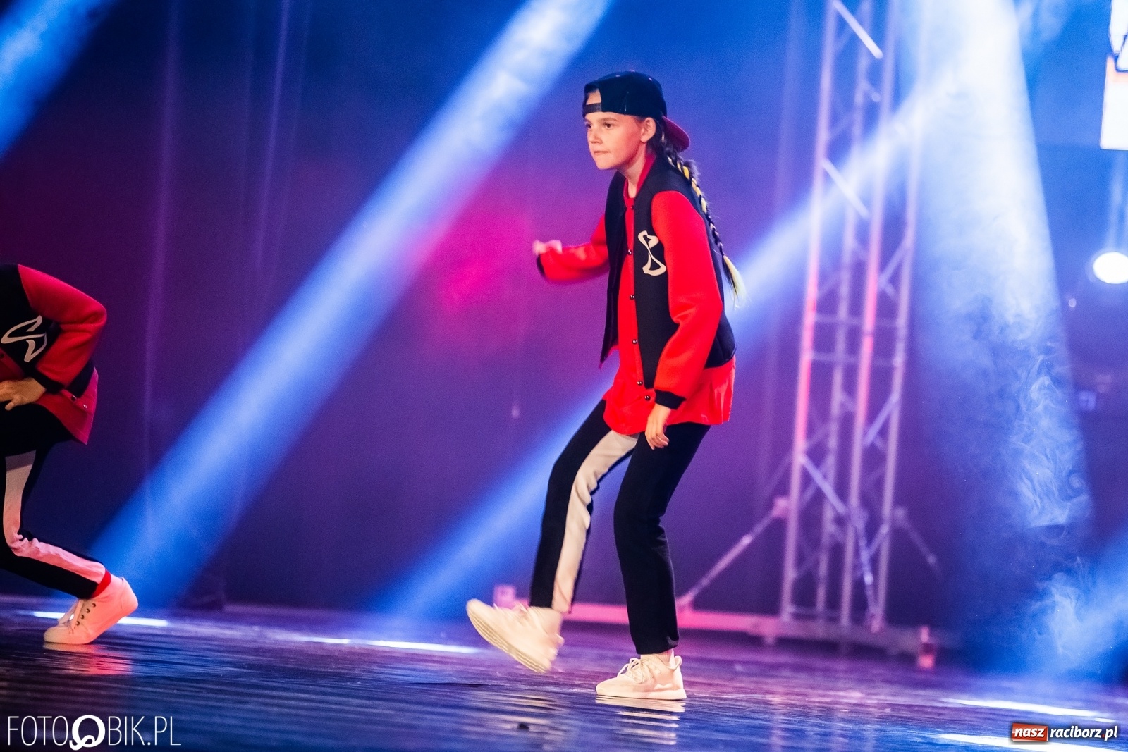 Zdjęcie w galerii na portalu naszraciborz.pl: Jubileuszowa gala zespołu tanecznego Skaza w Raciborskim Centrum Kultury wiadomości z regionu