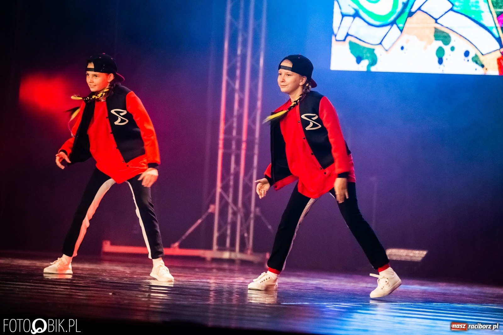 Zdjęcie w galerii na portalu naszraciborz.pl: Jubileuszowa gala zespołu tanecznego Skaza w Raciborskim Centrum Kultury wiadomości z regionu