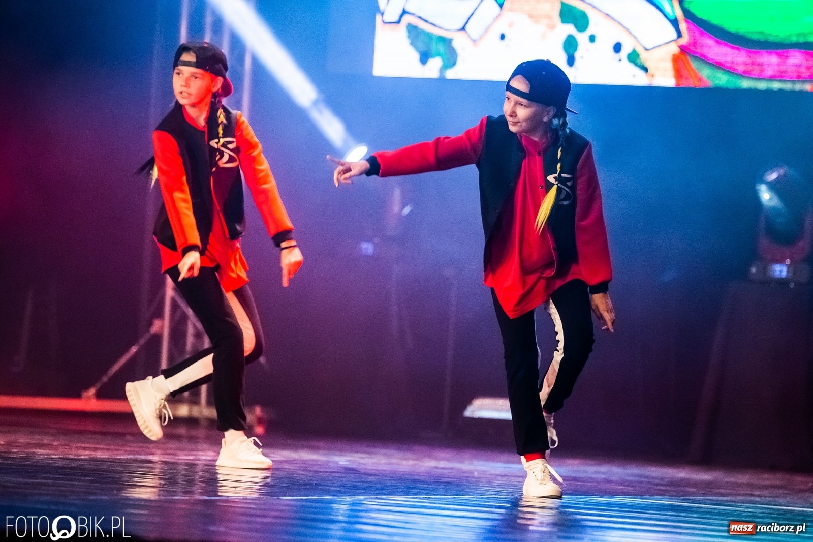 Zdjęcie w galerii na portalu naszraciborz.pl: Jubileuszowa gala zespołu tanecznego Skaza w Raciborskim Centrum Kultury wiadomości z regionu