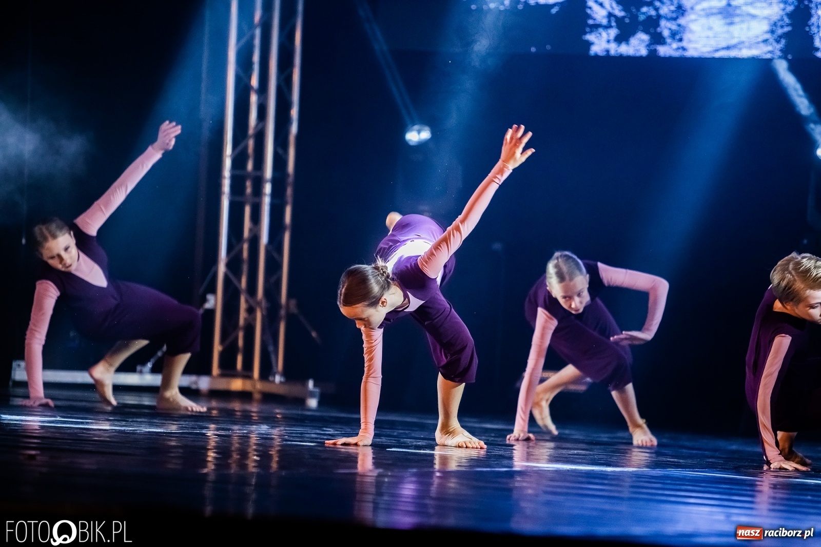 Zdjęcie w galerii na portalu naszraciborz.pl: Jubileuszowa gala zespołu tanecznego Skaza w Raciborskim Centrum Kultury wiadomości z regionu