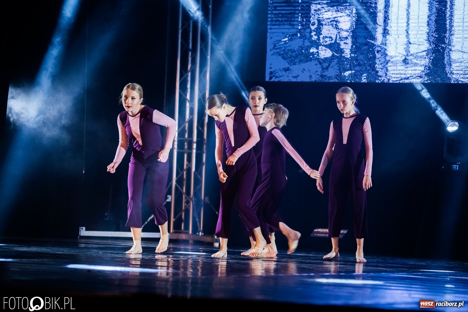 Zdjęcie w galerii na portalu naszraciborz.pl: Jubileuszowa gala zespołu tanecznego Skaza w Raciborskim Centrum Kultury wiadomości z regionu